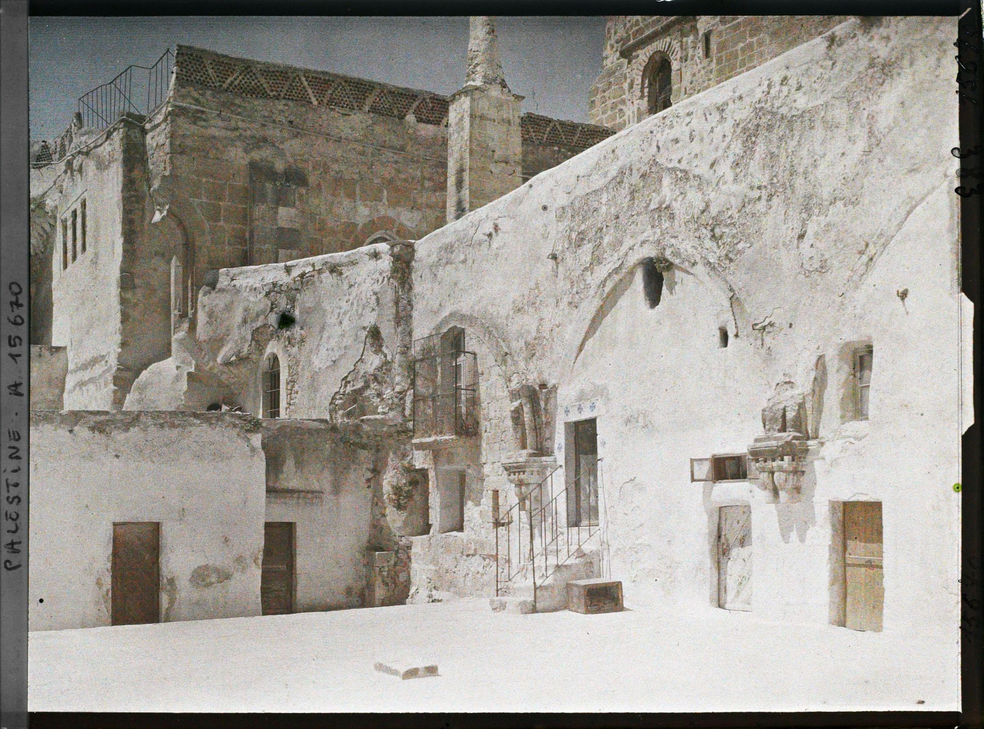 Image représentant Terrasse de l'Église Sainte-Hélène
