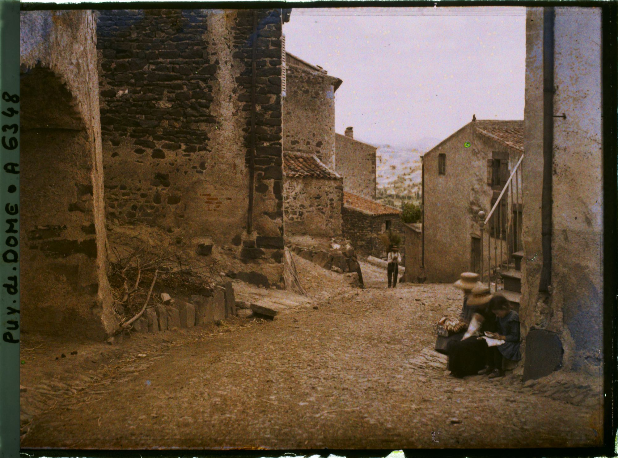 Image représentant France, Gergovie, Au village de Gergovie