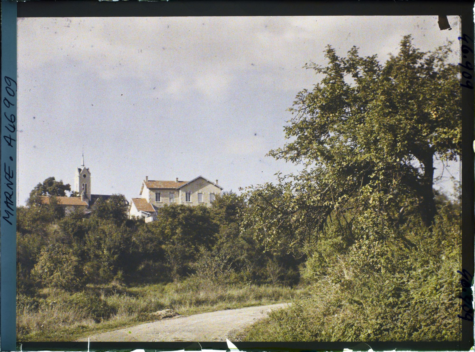Image représentant France, St Thomas Marne (76 h), Rte de St Thomas et l'Eglise