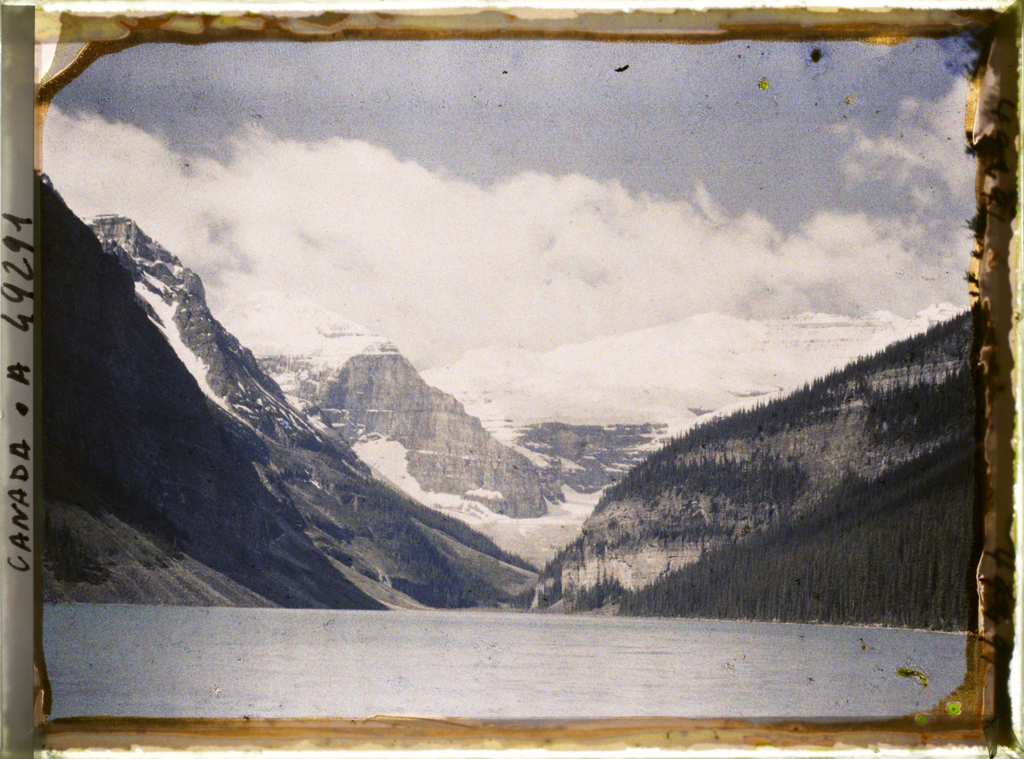 Image représentant Canada, Lac Louise, Le lac, les pics Victoria et Leffroy