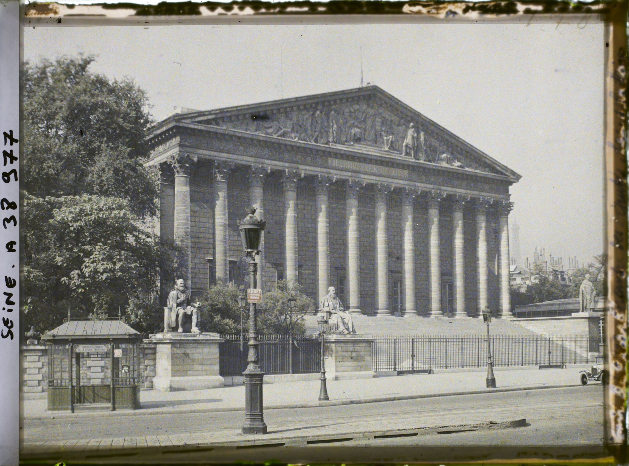 Image représentant Le Palais Bourbon ou Chambre des Députés, actuelle Assemblée nationale