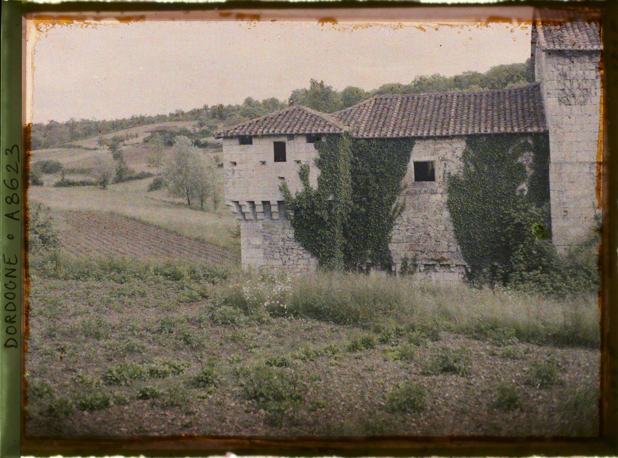 Image représentant France, Périgueux, Ancienne abbaye de Merlande ensemble vers les collines