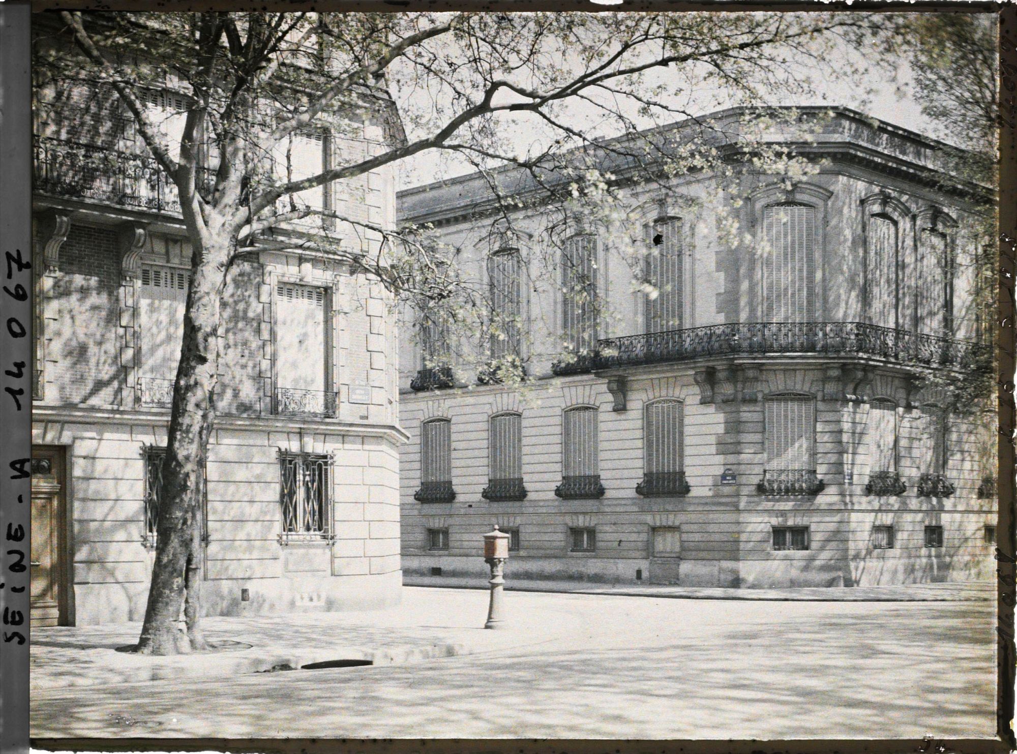 Image représentant Maison désertes à l'angle de l'actuelle avenue de New-York (ancien quai Debilly) et de la rue Foucault