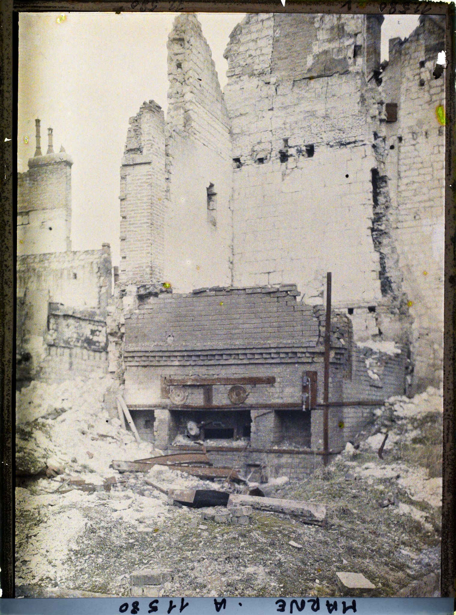 Image représentant Four d'une boulangerie en ruine
