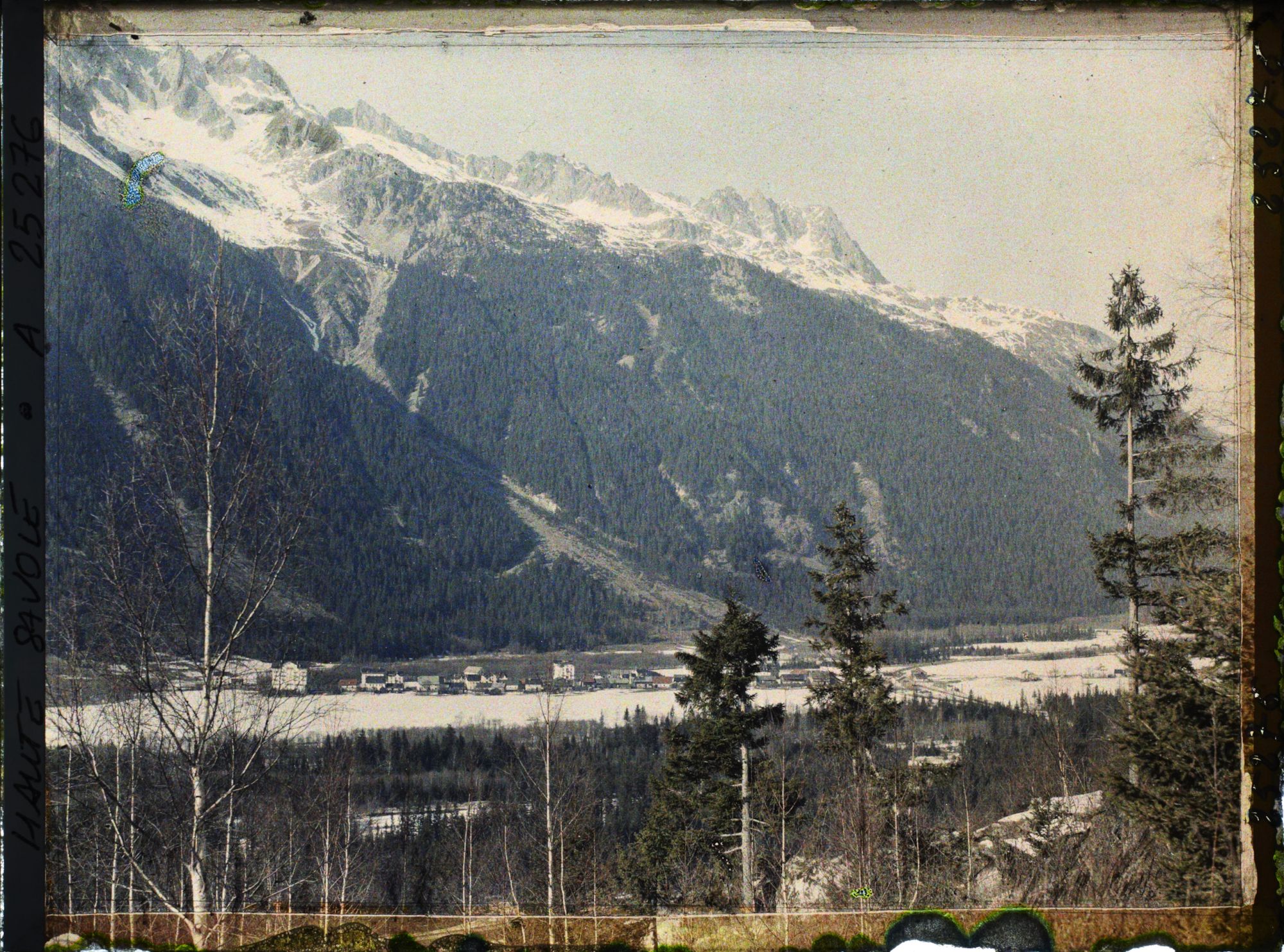 Image représentant Praz, Vallée de Chamonix, Vue Générale du Village des Praz et Chaîne des Aiges Rouge