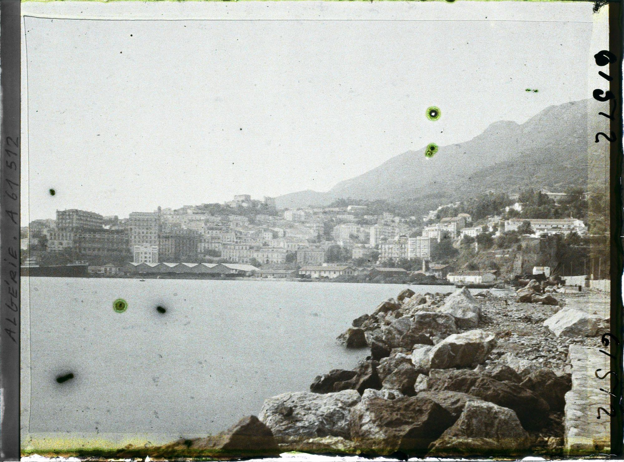 Image représentant Vue de la ville depuis le port