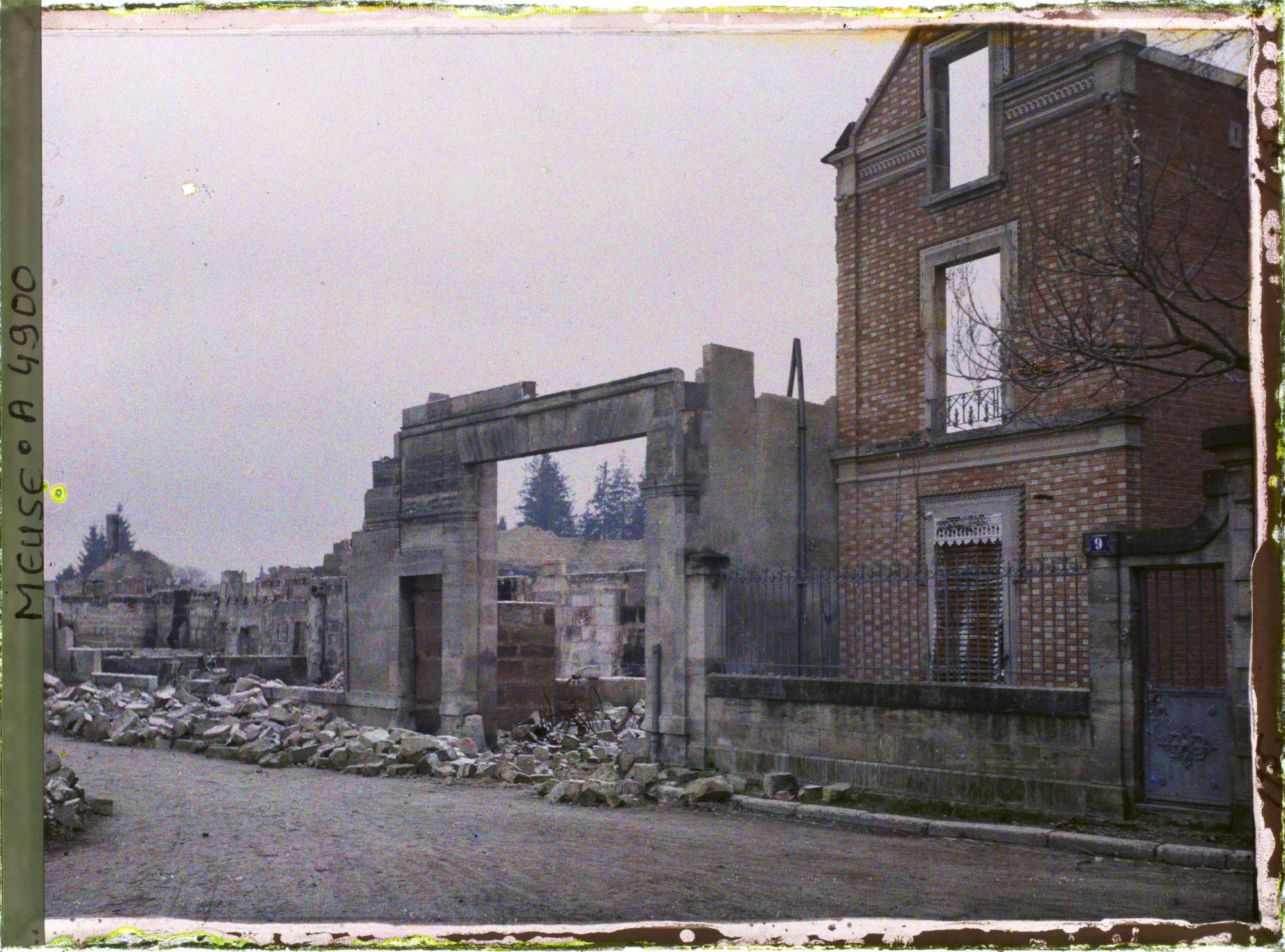 Image représentant France, Révigny, Un petit ensemble de ruines