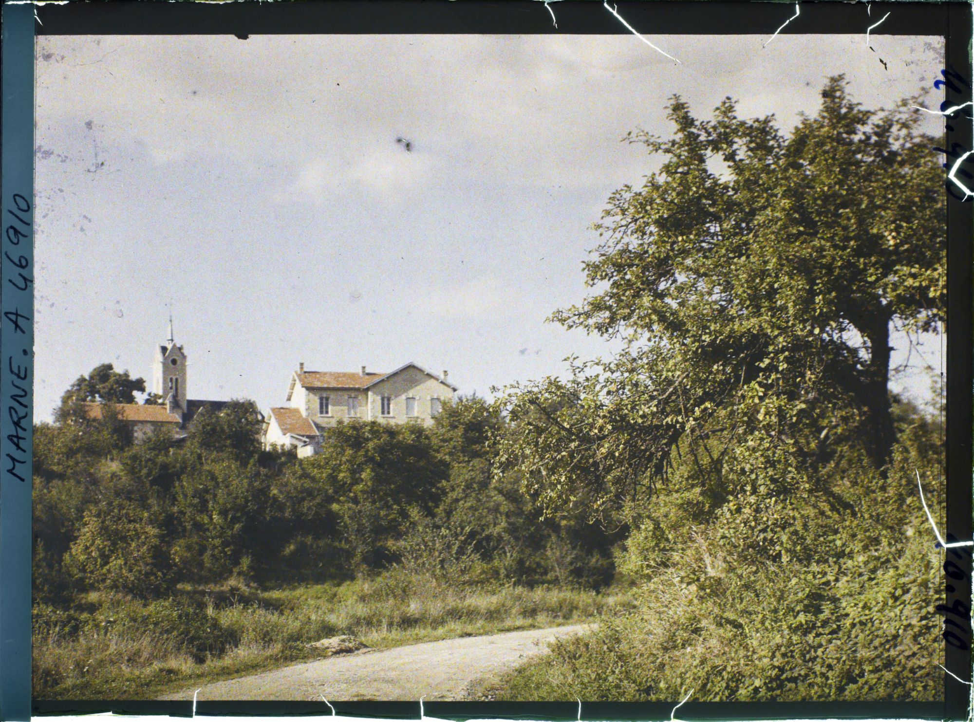 Image représentant France, St Thomas Marne (76 h), Rte de St Thomas et l'Eglise