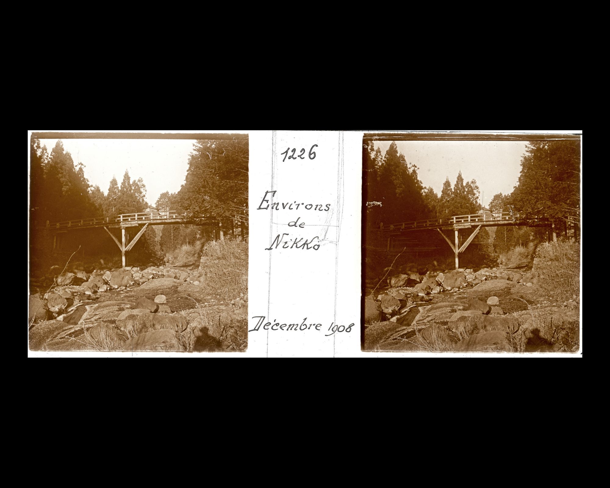 Image représentant Pont au dessus d'un torrent