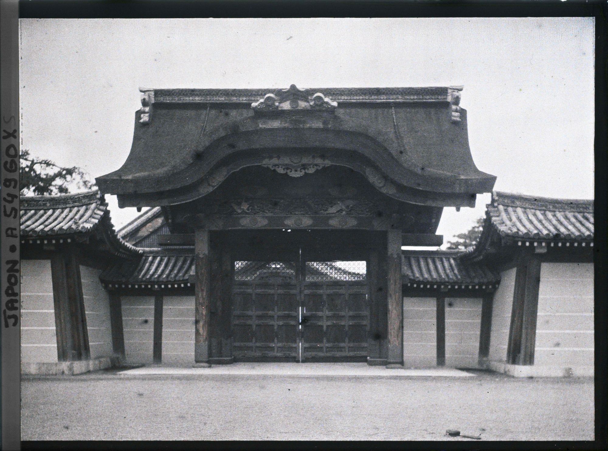 Image représentant Palais Nijô-jô : Kara-mon ou Karamisu, entrée du palais Ni-no-Maru