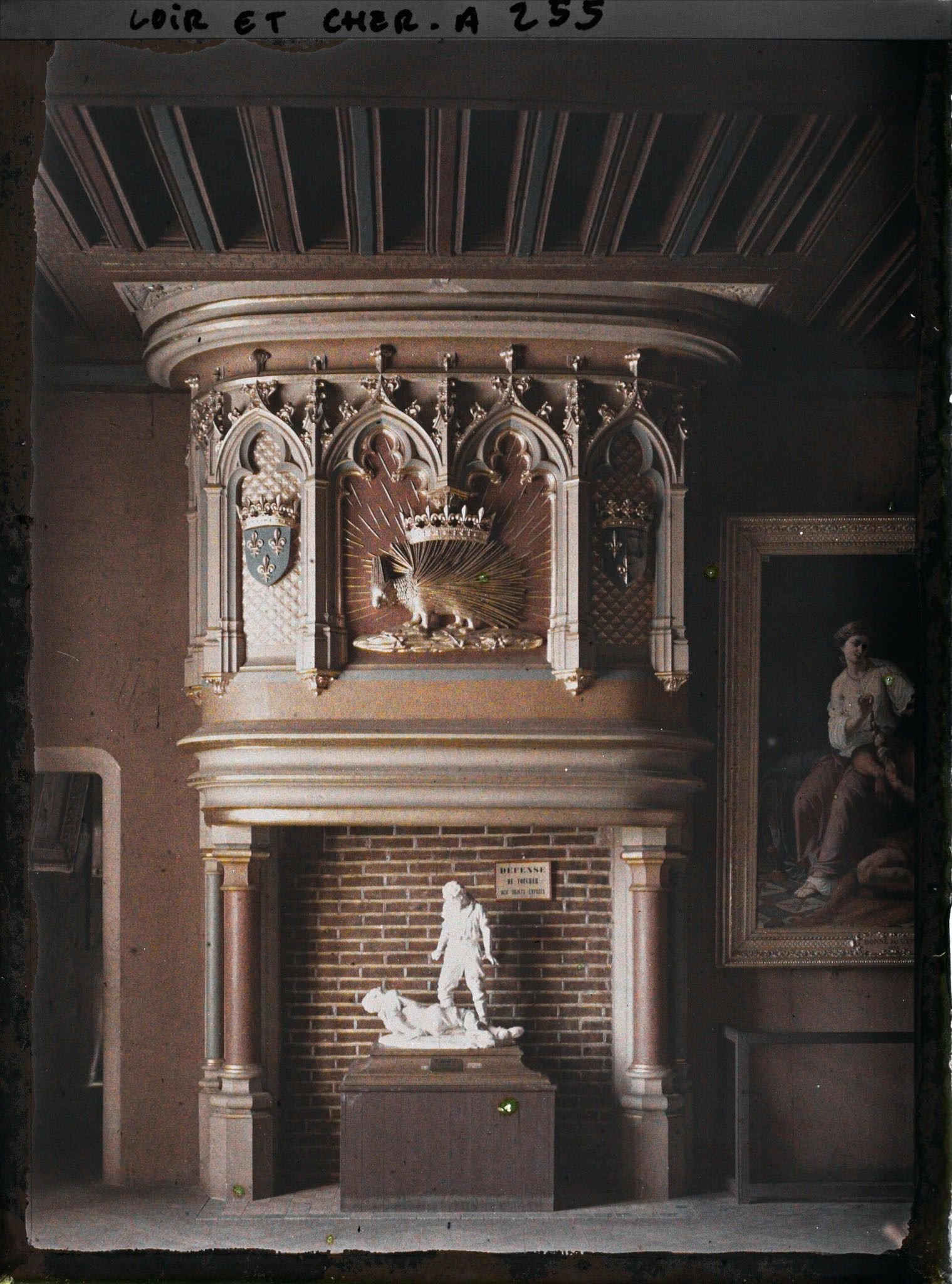 Image représentant La cheminée du salon d'honneur de l'aile Louis XII du château