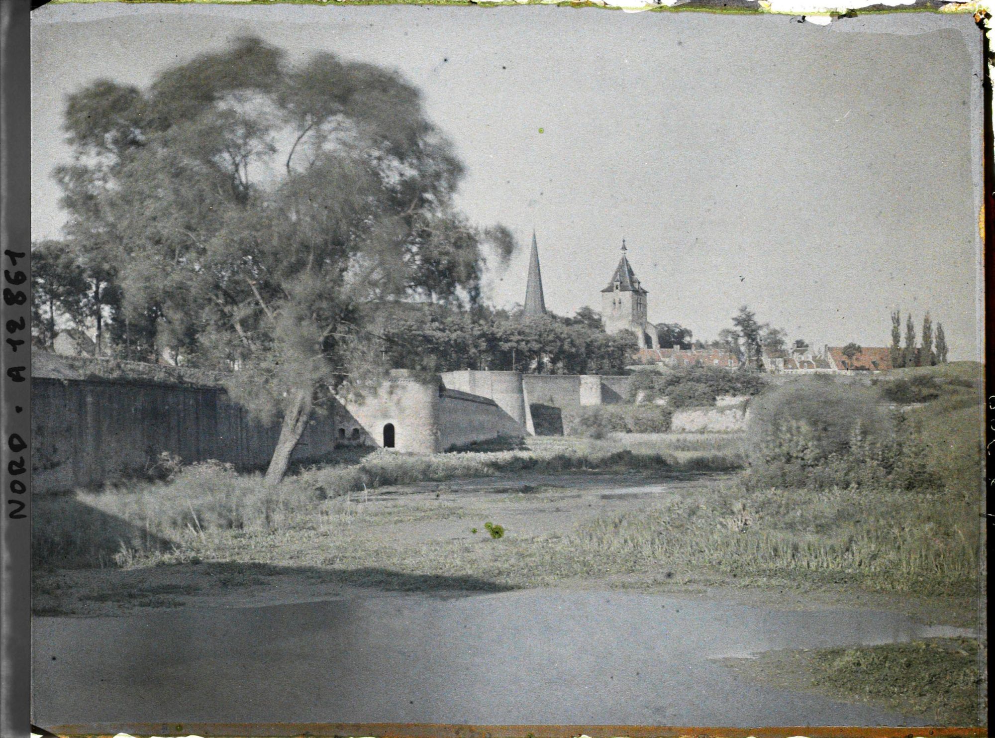 Image représentant France, Bergnes, Remparts