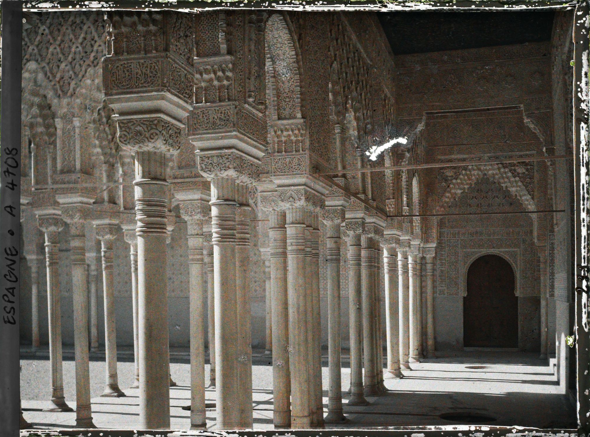 Image représentant Alhambra : galerie à colonnes de la cour des Lions