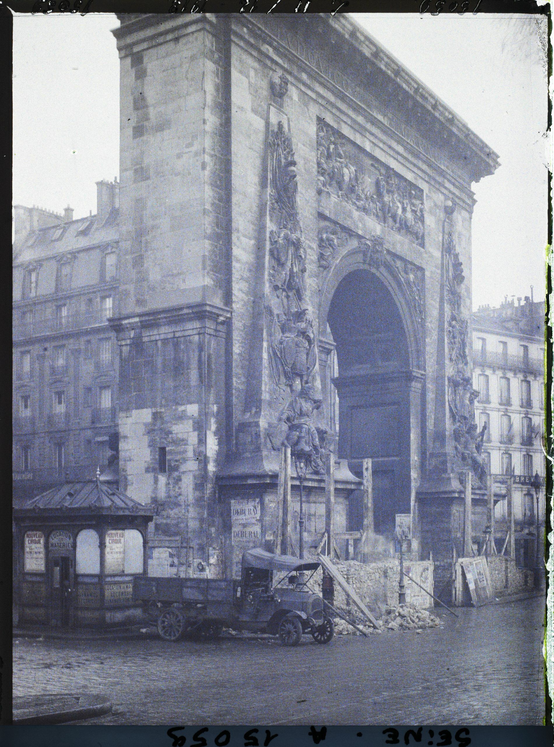 Image représentant Démantèlement des protections anti-bombardement sur la porte Saint-Denis