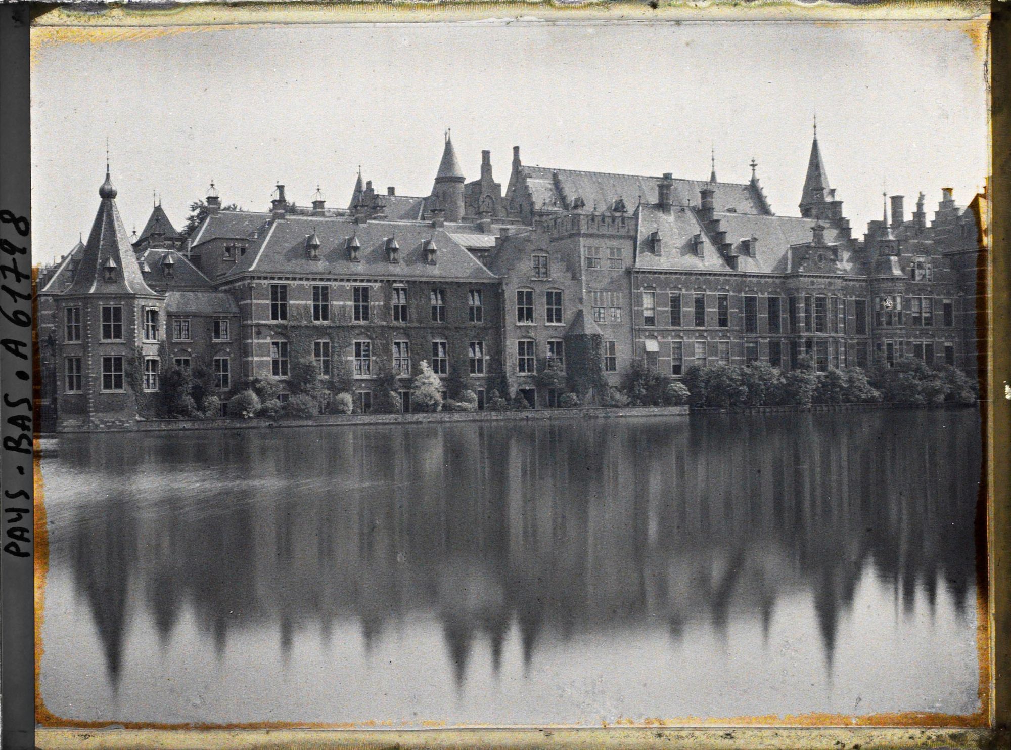Image représentant Le Vyver et les bâtiments du Binnenhof