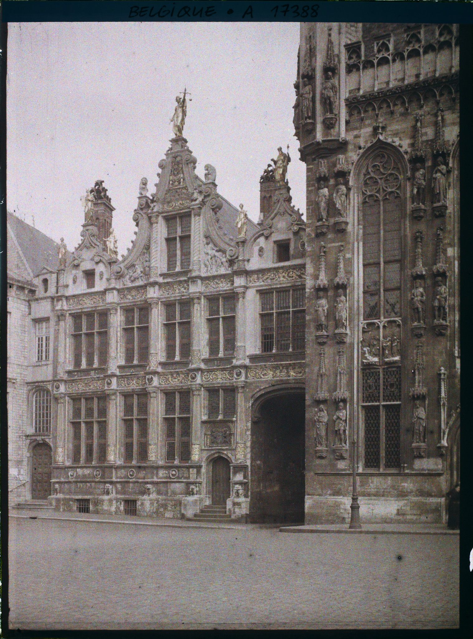 Image représentant Belgique, Bruges, Un coin de la Place du , la Justice de Paix