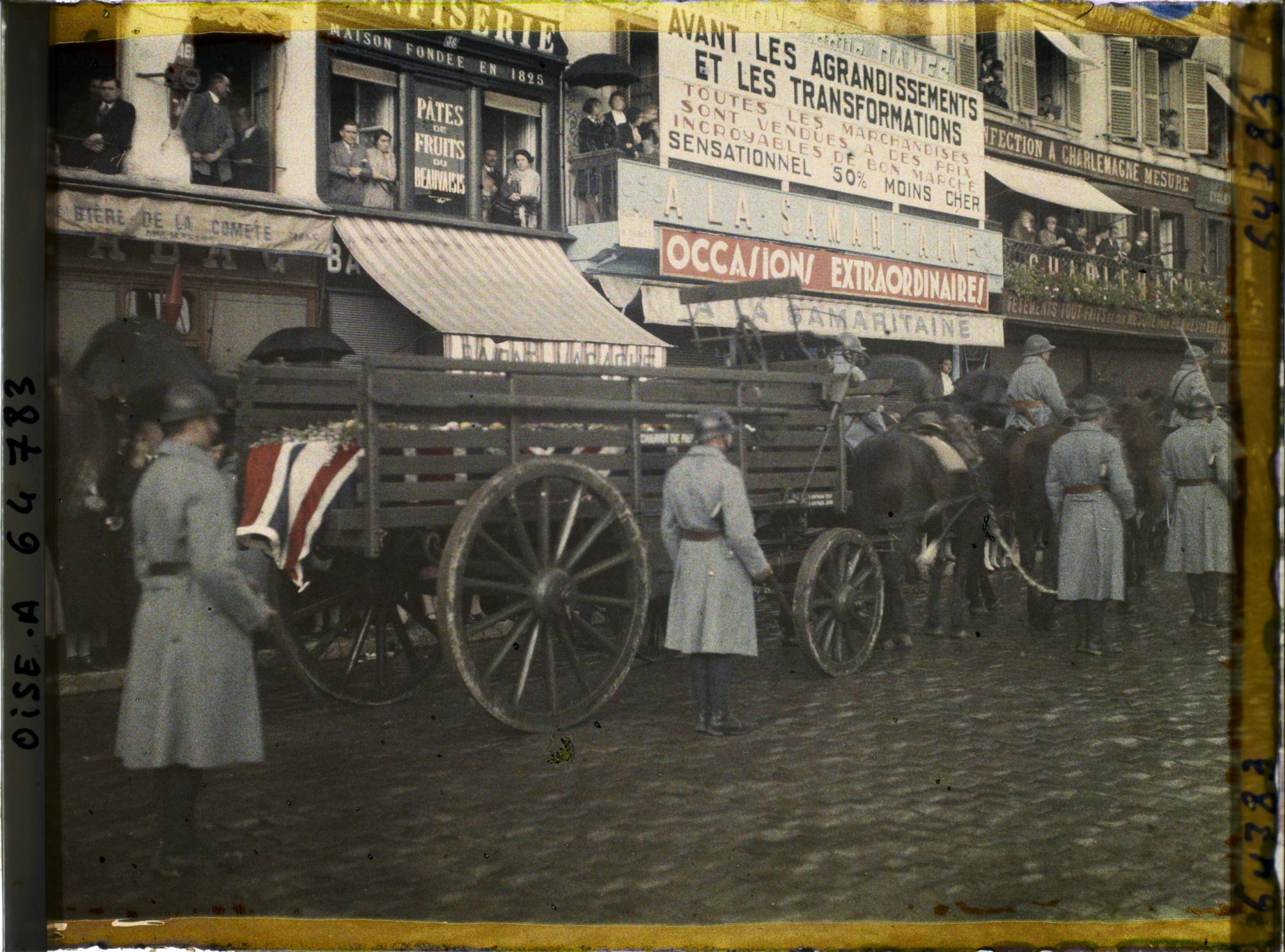 Image représentant Oise, Beauvais, Les obsèques du Dirigeable Britannique Prolonge d'artrie transportant 2 Cercueils