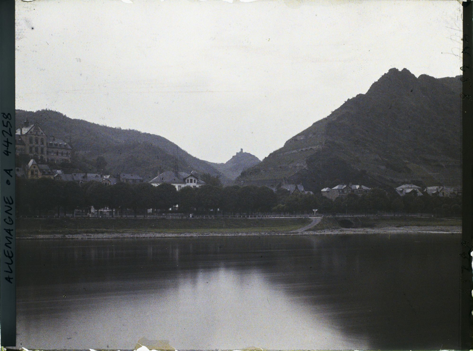 Image représentant Allemagne, Cochem, Vue vers la vallée de l'Eder et le chateau de Winnebourg