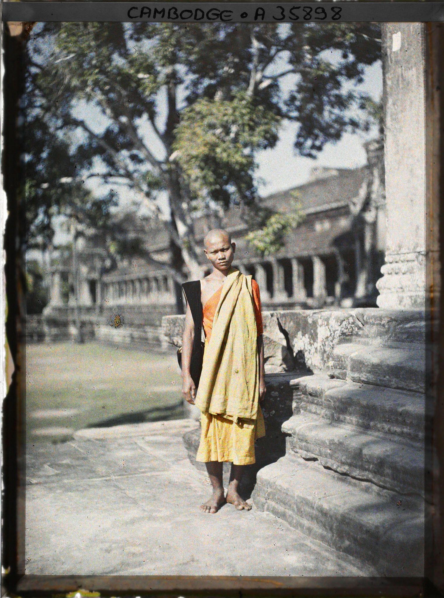 Image représentant Un bonze revenant de la quête