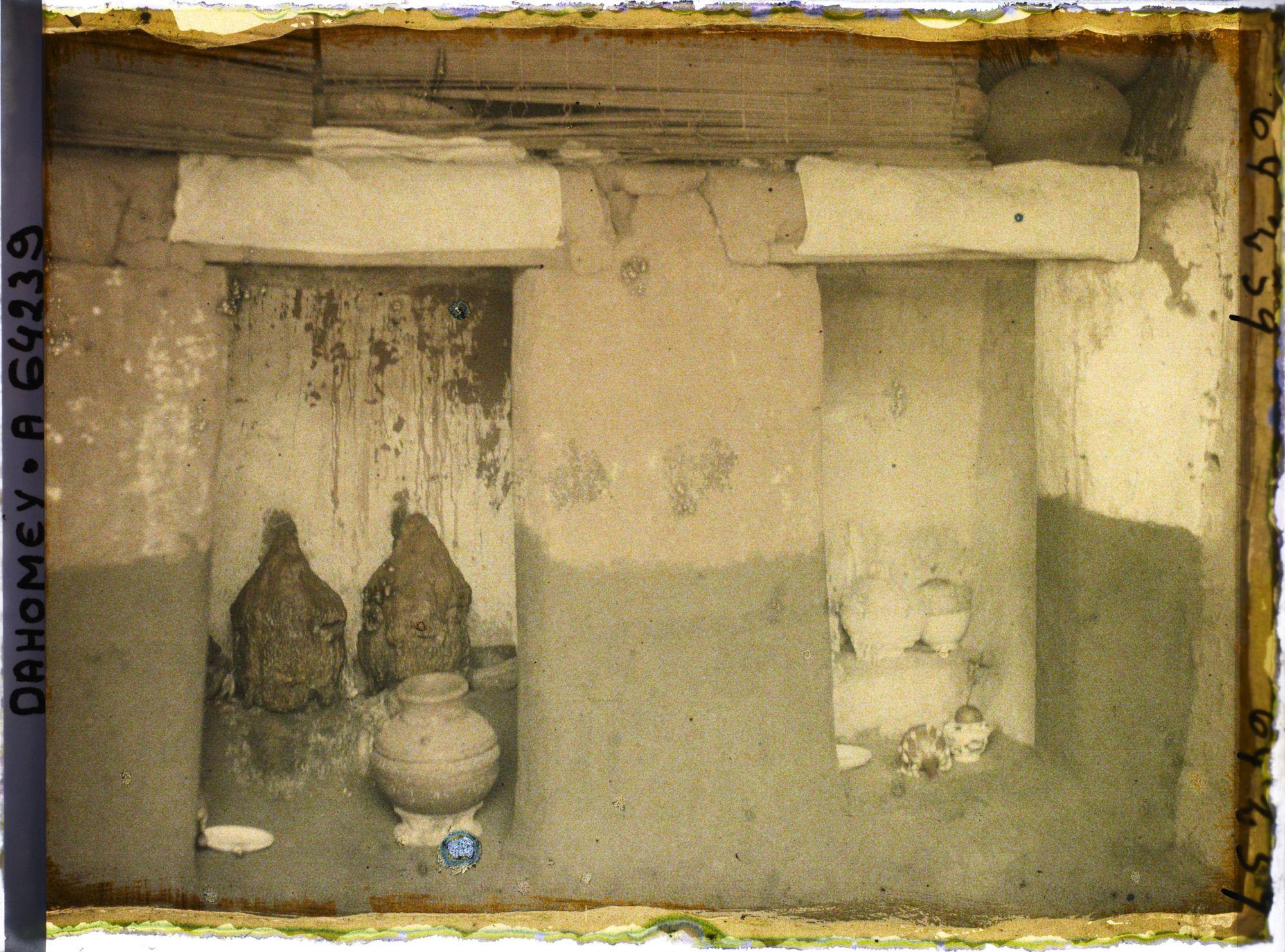 Image représentant Autels chez le féticheur du Serpent