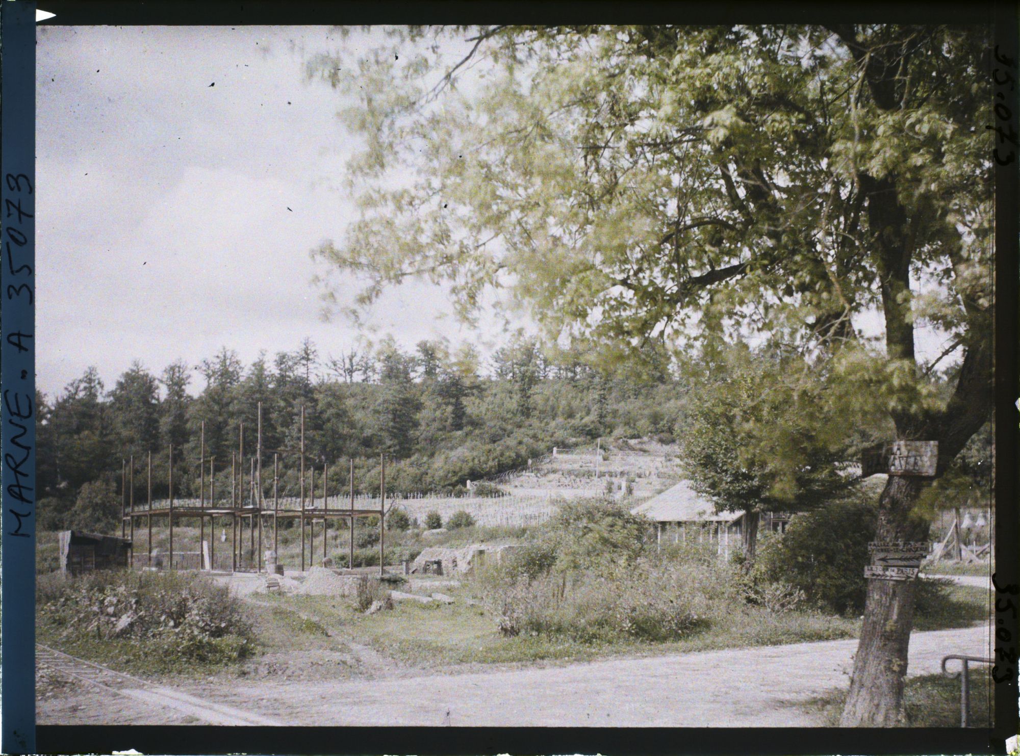 Image représentant France, De la Harazée au Four de Paris , Carrefour de la Harazée