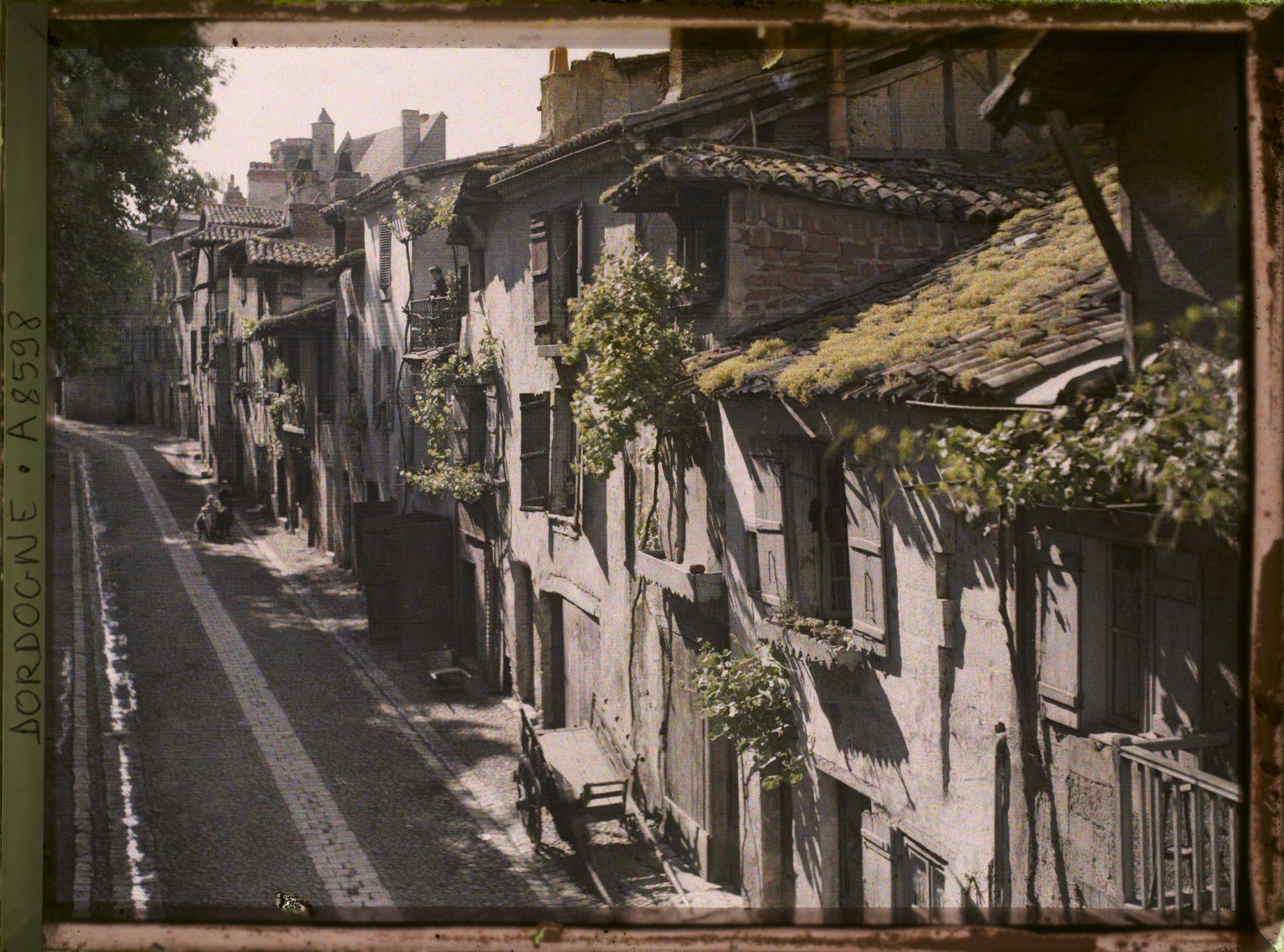 Image représentant France, Périgueux, Rue du Lys prise du quai