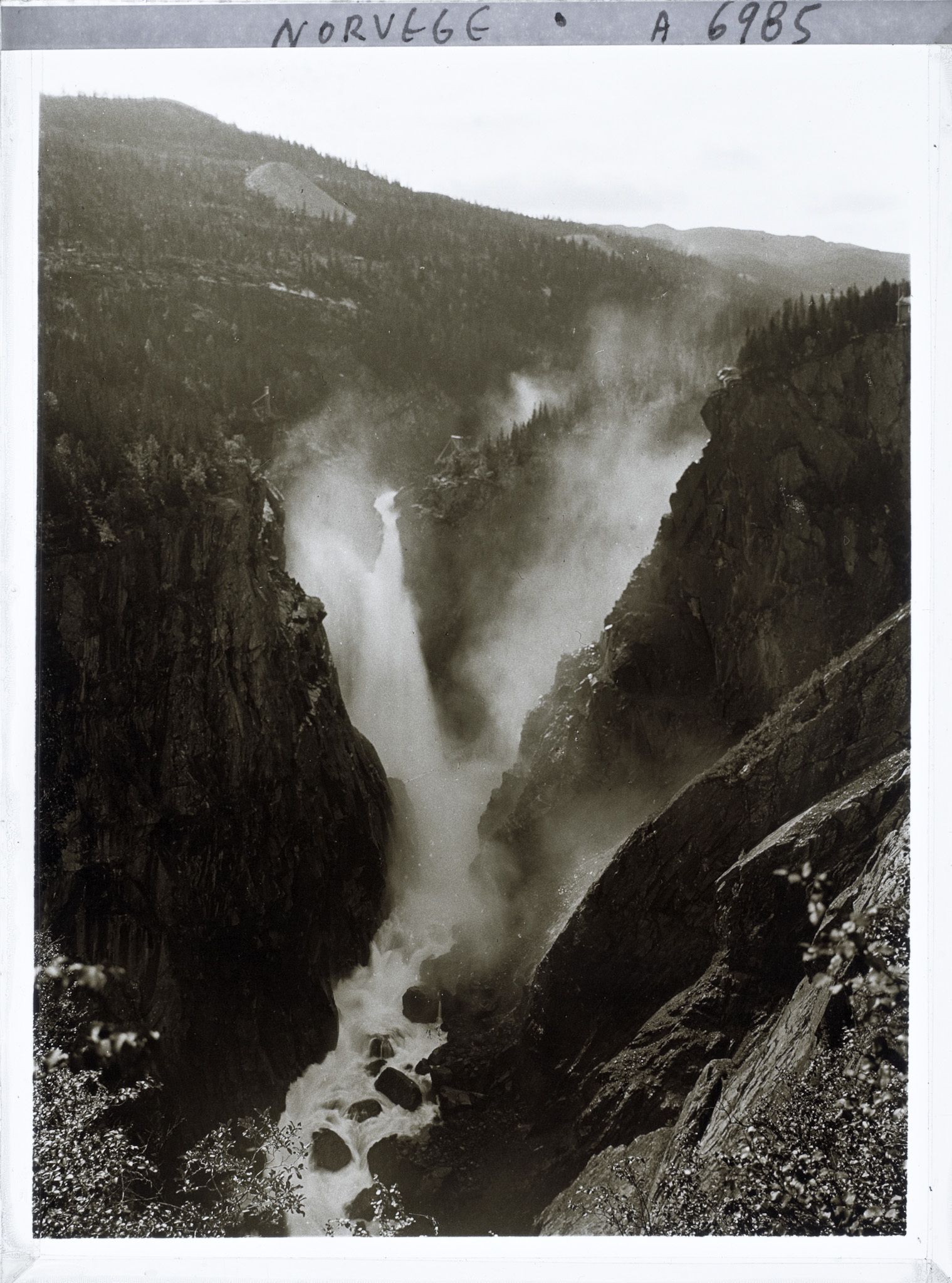 Image représentant La cascade Rjukanfossen