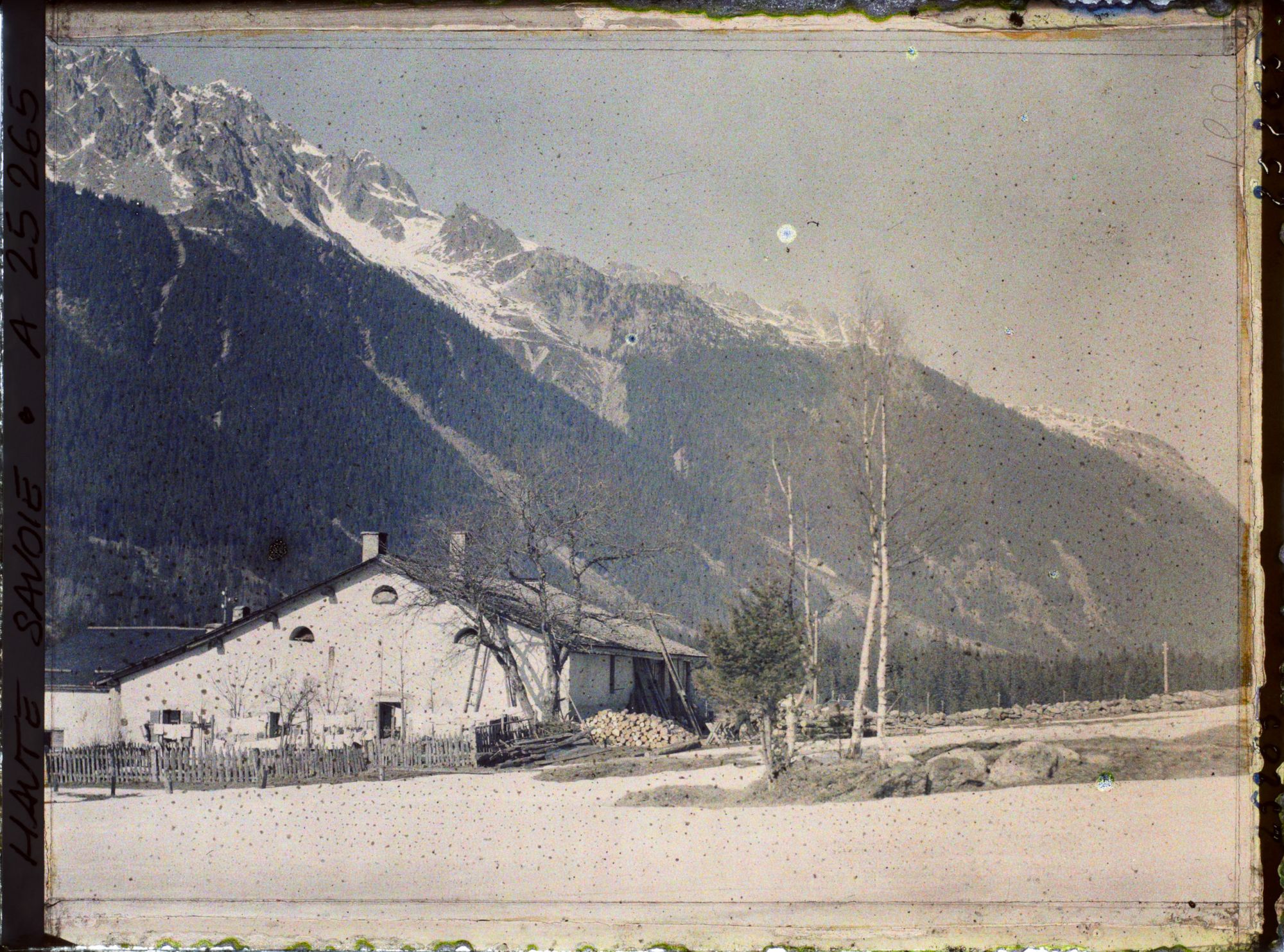 Image représentant Mouilles, Vallée de Chamonix, Village des Mouilles : types de maisons et les Aiges Rouges