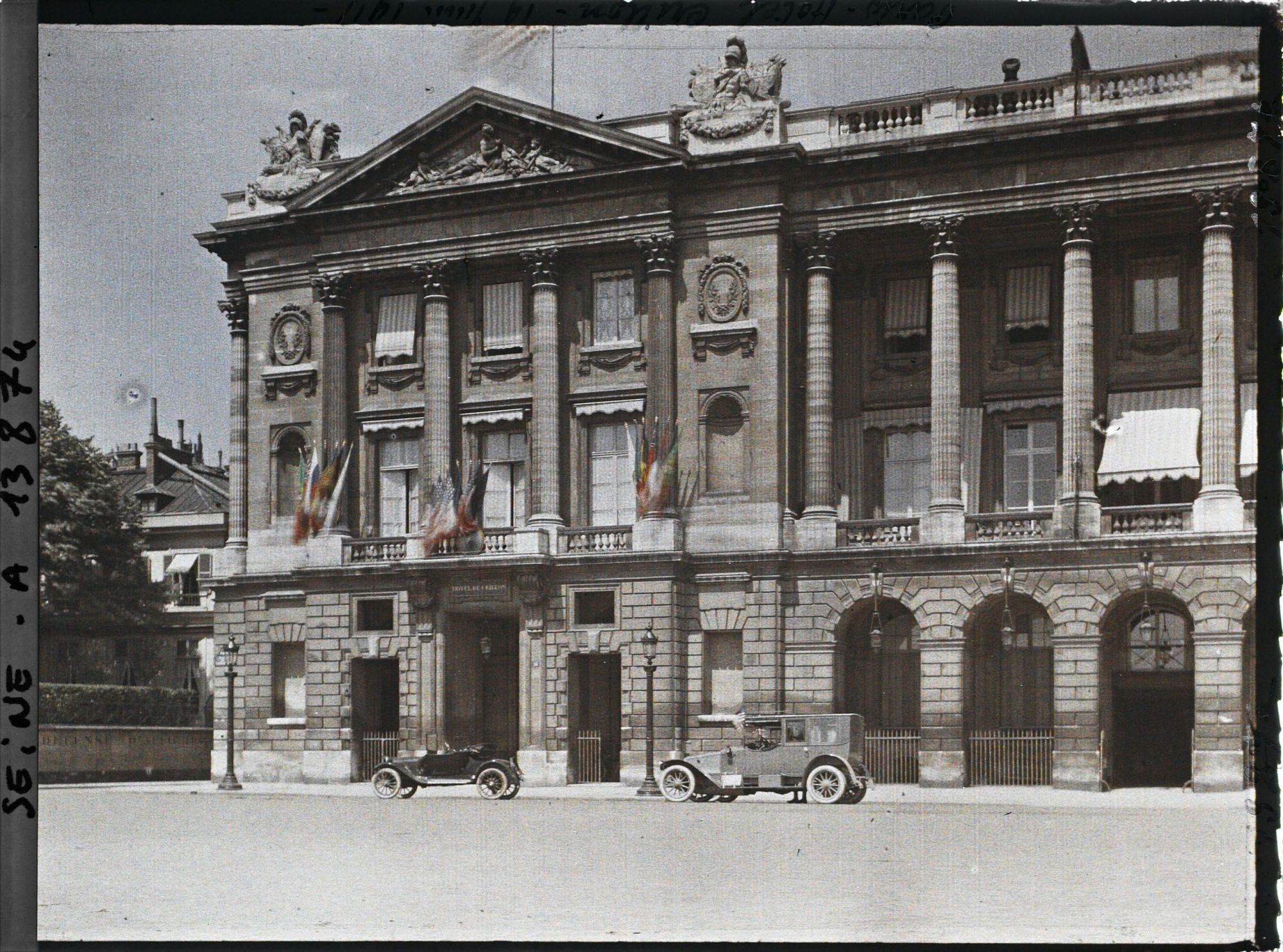 Image représentant L'hôtel de Crillon, place de la Concorde