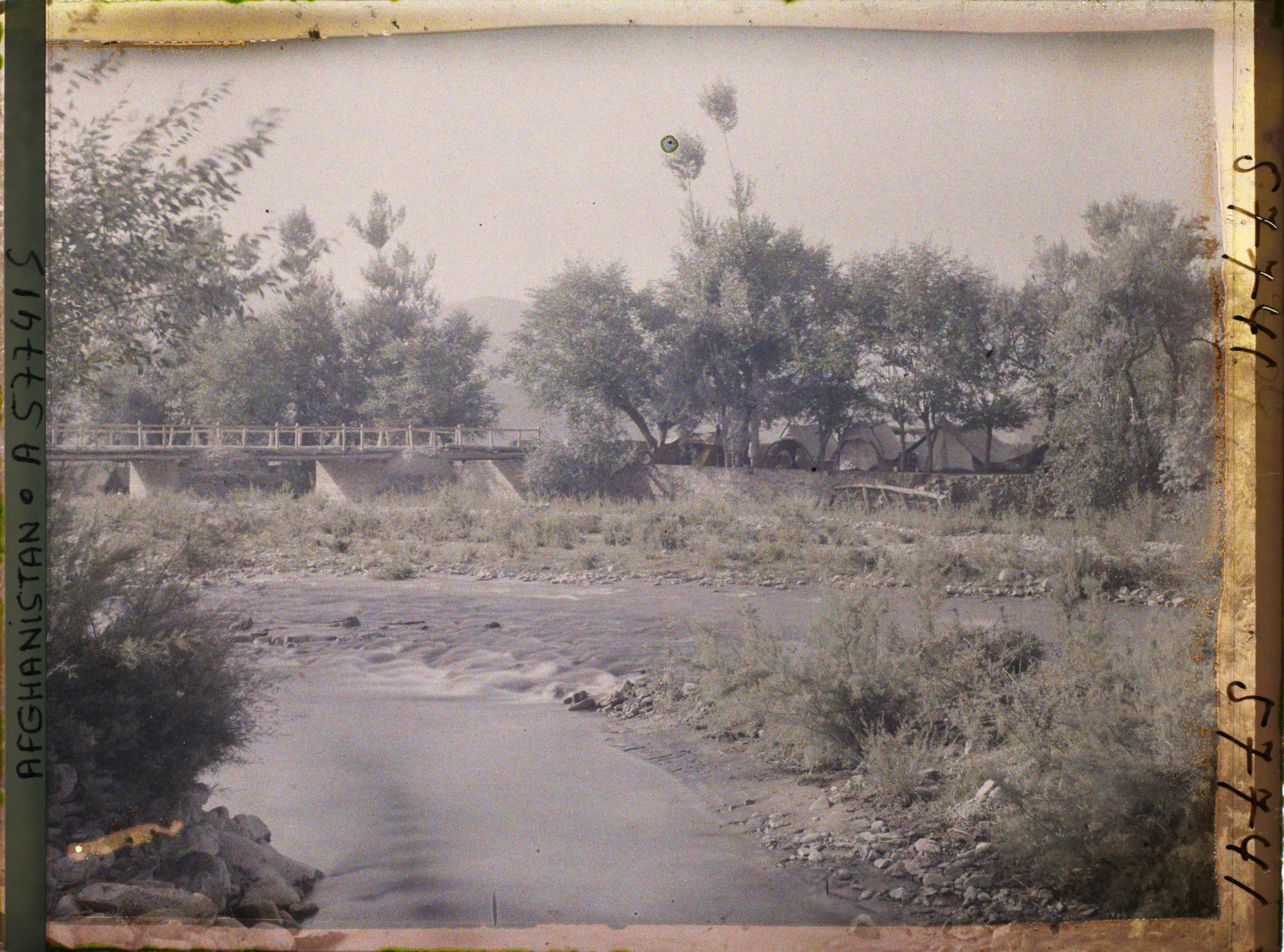 Image représentant Sur le fleuve Logar, au sud-ouest de Kaboul, pont sur le Logar