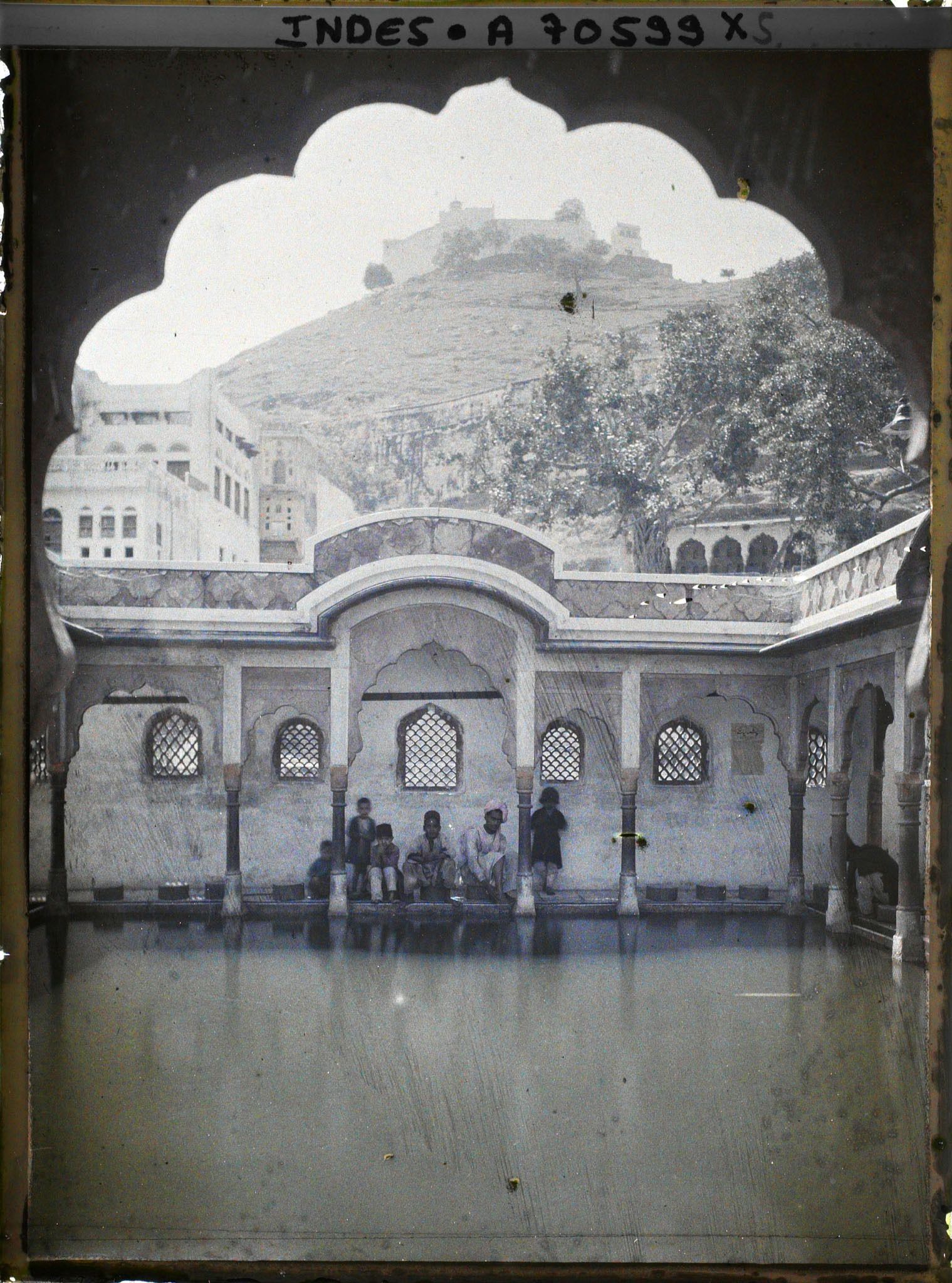 Image représentant Le bassin d'ablutions du dargâh Sharif