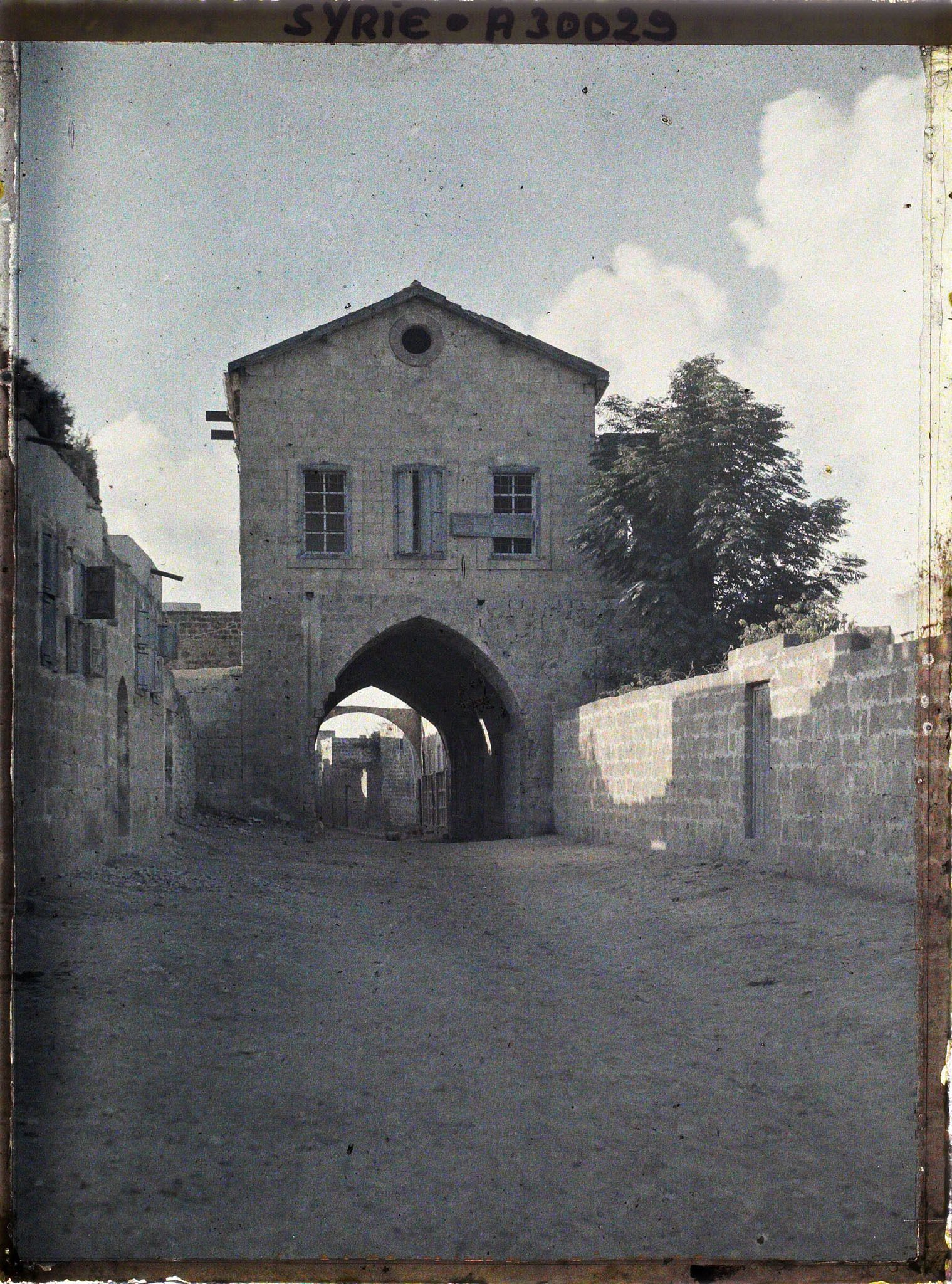 Image représentant Passage voûté sous une maison