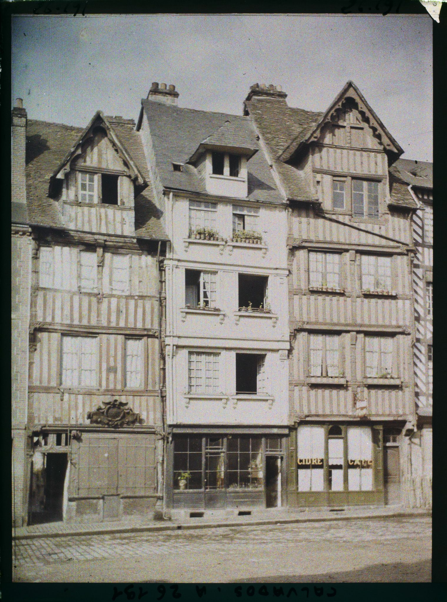 Image représentant Vieilles maisons place Victor Hugo