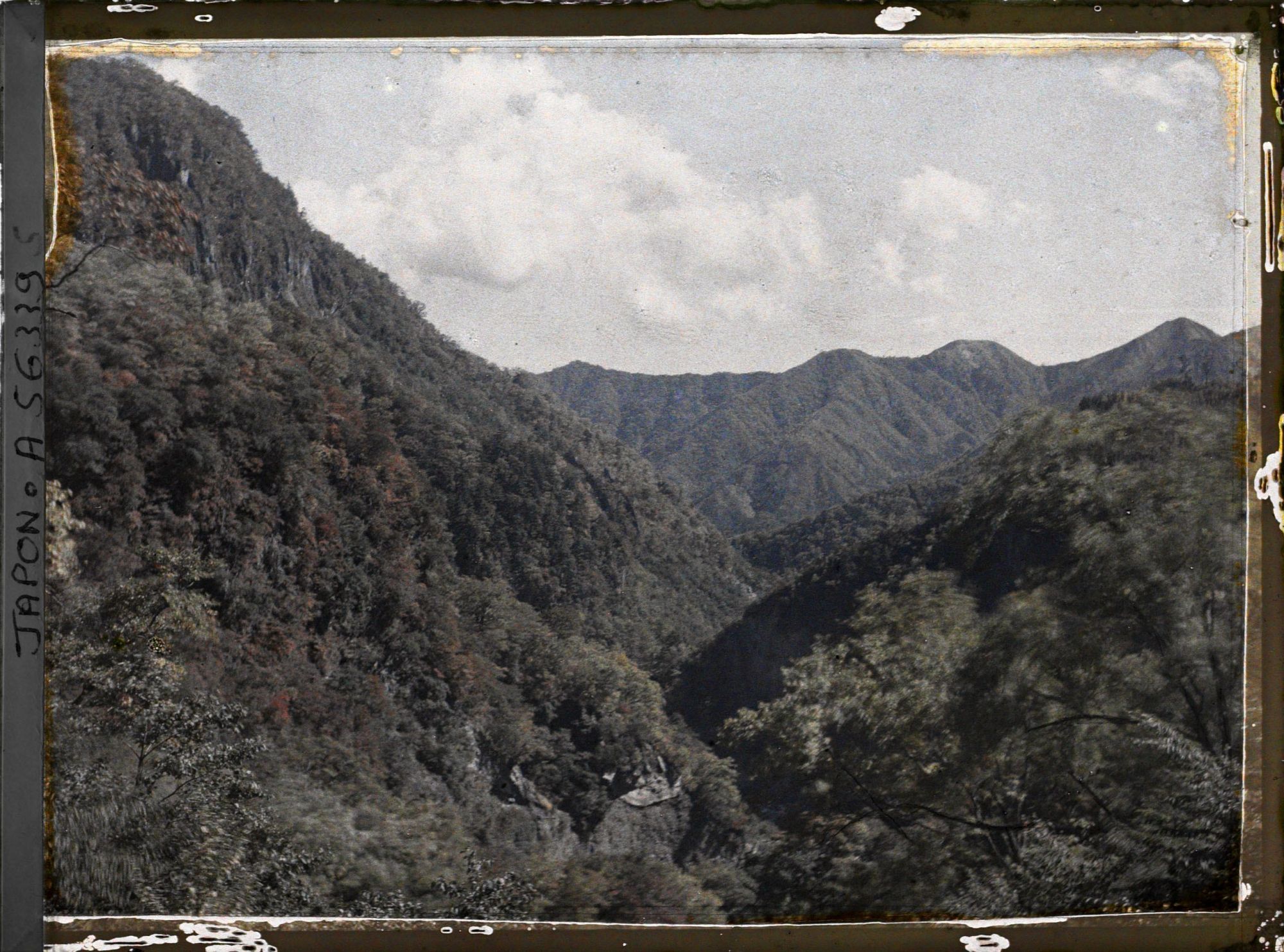Image représentant Paysage de montagne le long de la route Irohazaka menant à Chuzenji