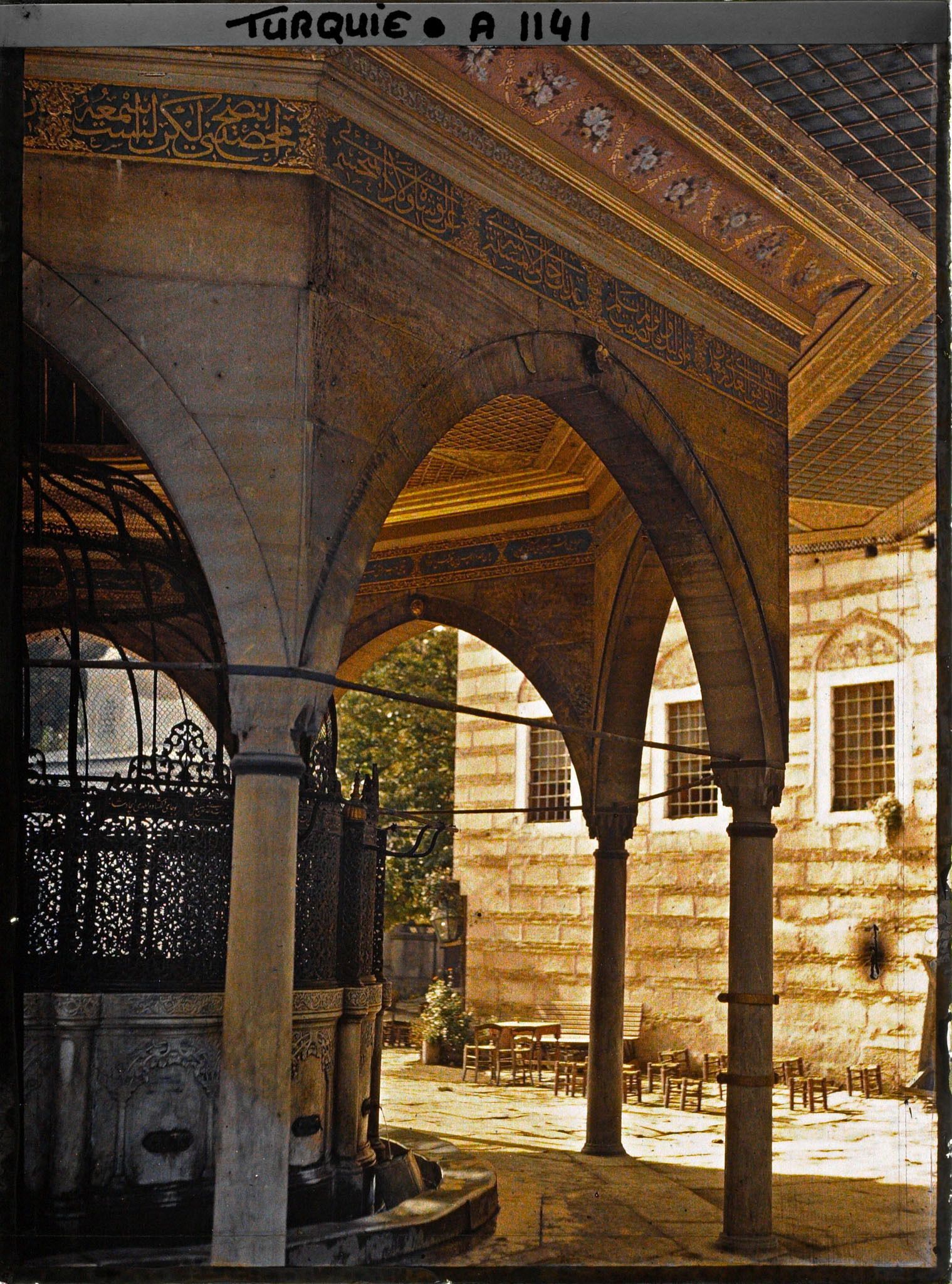Image représentant Fontaine aux ablutions de la Aya Sophia Camii ("mosquée Sainte-Sophie")