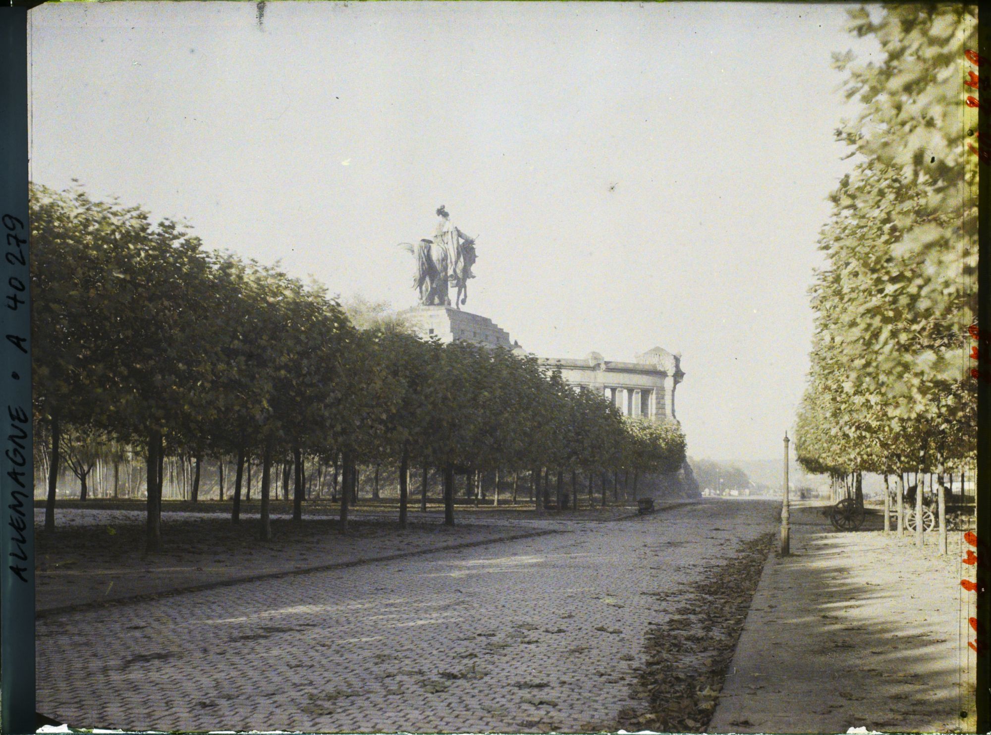 Image représentant Prusse, Coblence, Vue vers le monument de Guillaume 1er