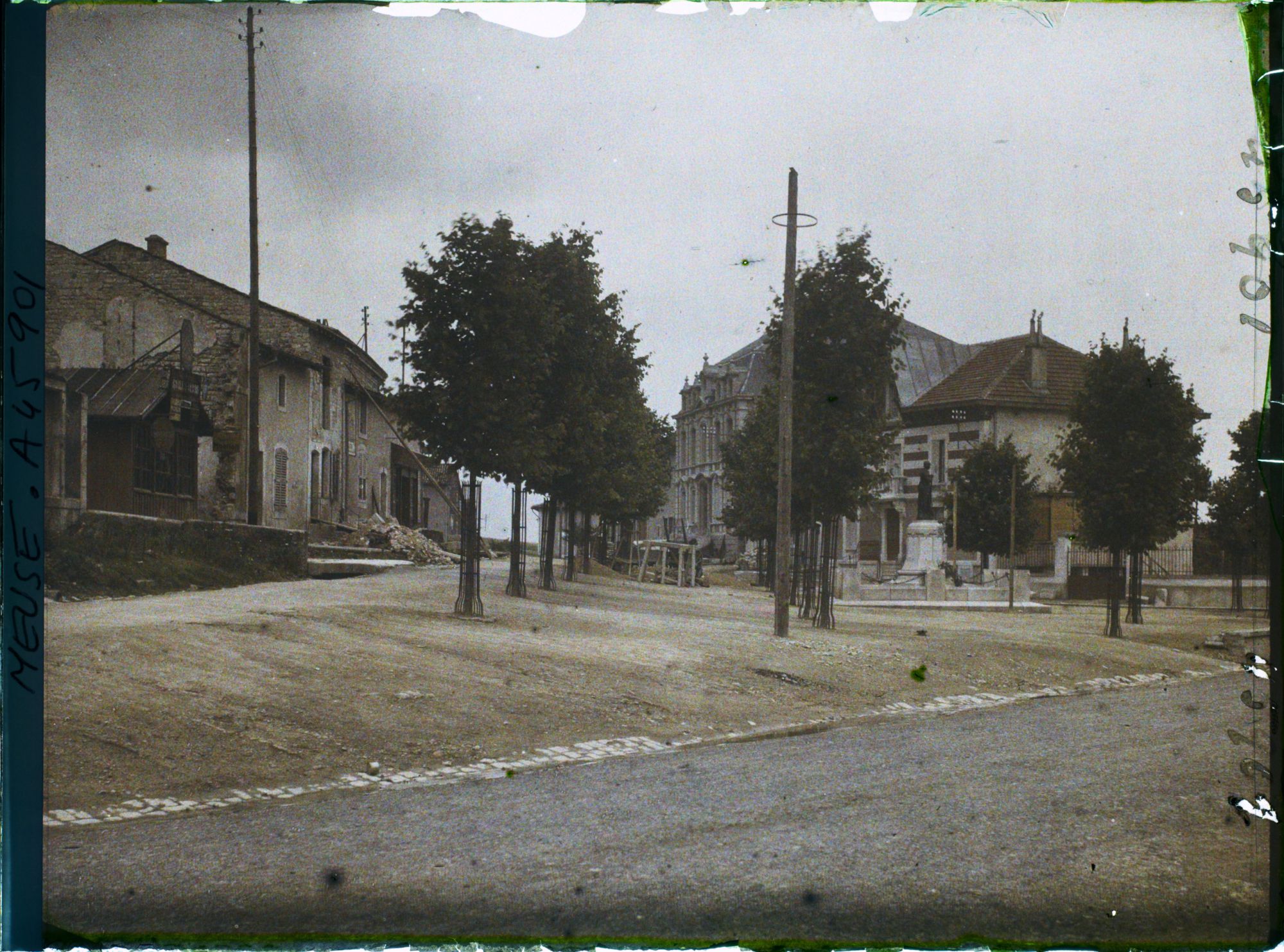 Image représentant France, St Maurice-sous-les-côtes, Place du poilu