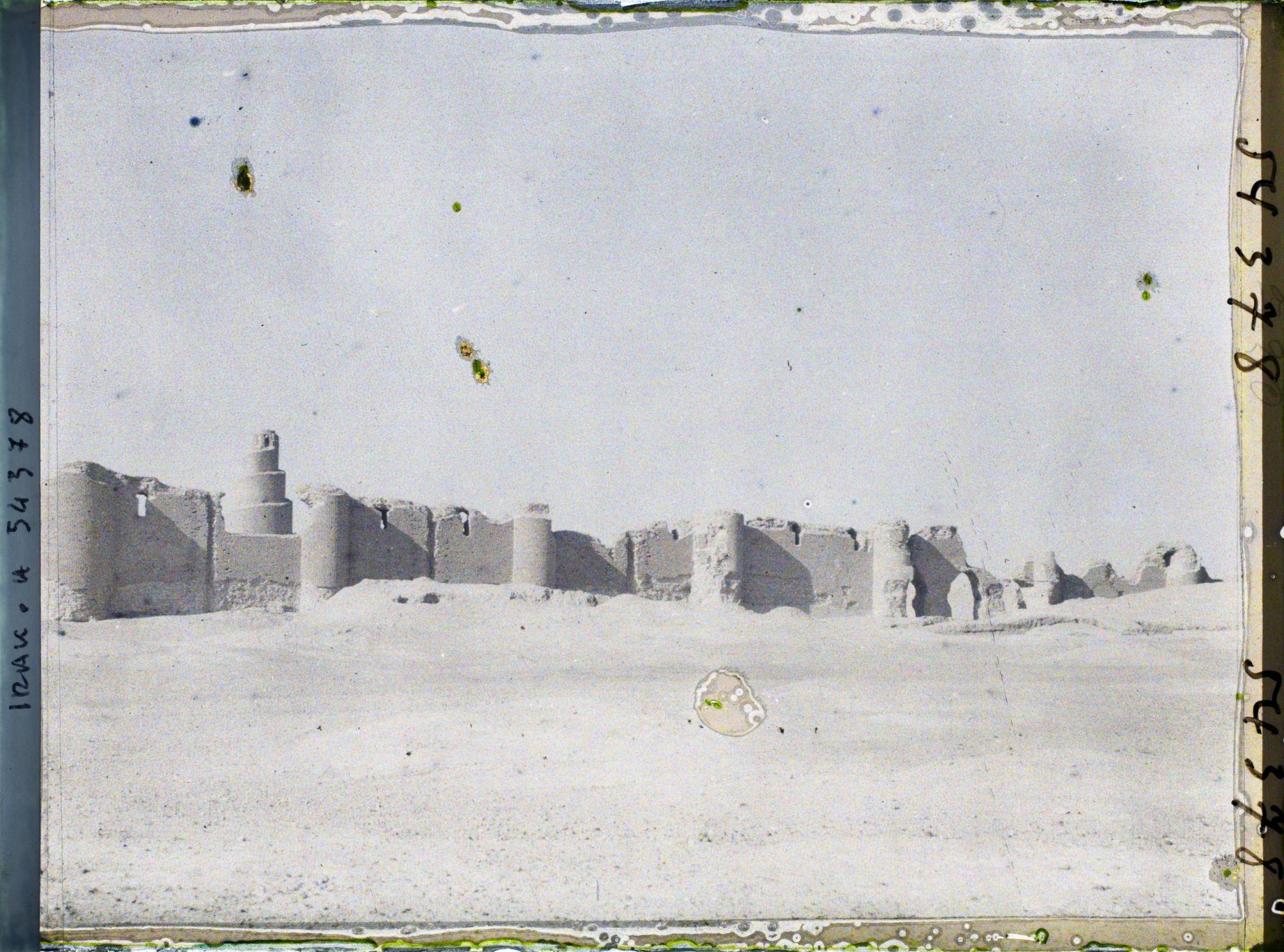 Image représentant Vue vers la mosquée al-Mutawakkil ou Grande Mosquée et la Malwiya (minaret hélicoïdal)