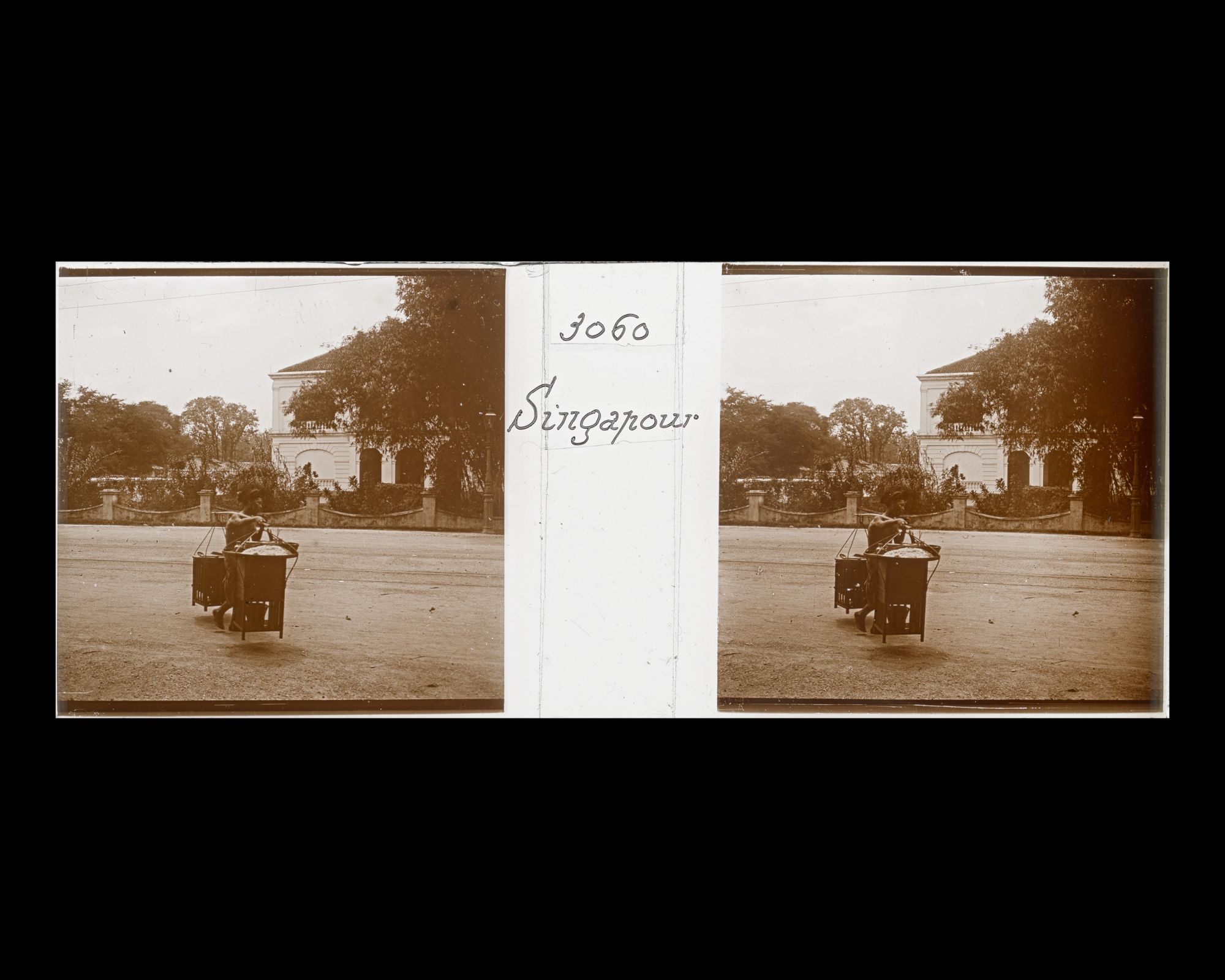 Image représentant Un marchand ambulant à la palanche, peut-être sur Stamford Road