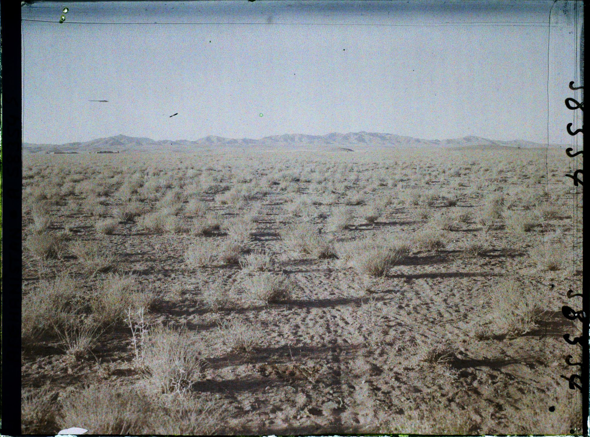 Image représentant Afghanistan, Piste de Solzevar à 52 kil. S.O. de Hérat, Aspect de la région vers monts Bandi-i-Madira