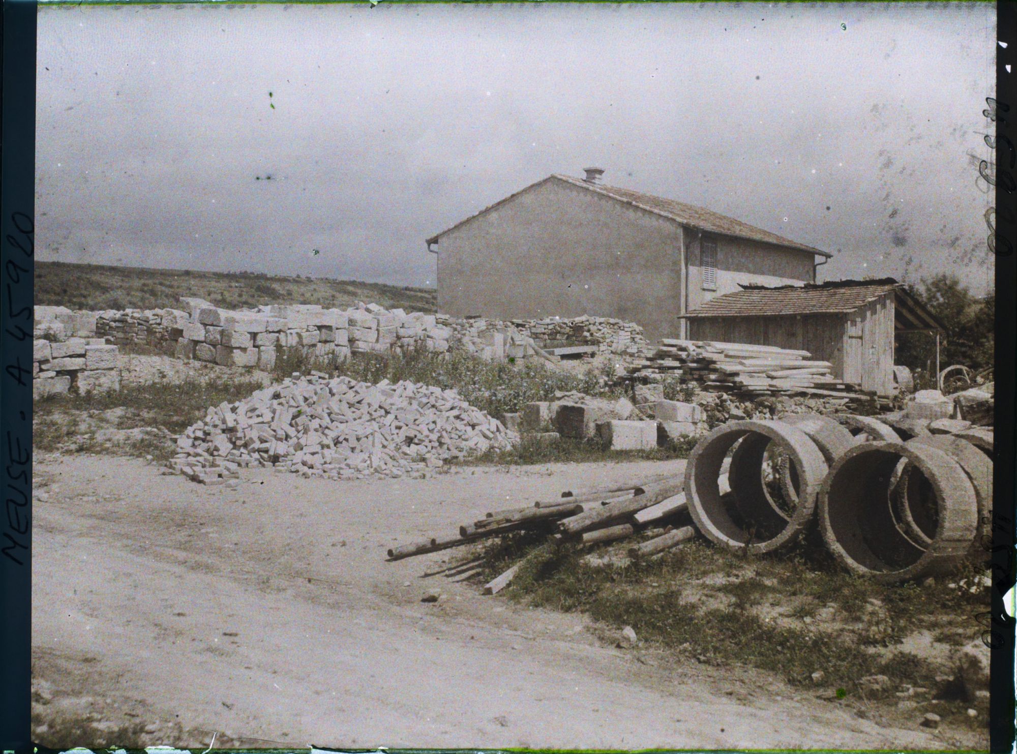 Image représentant France, Les Eparges, Entrée Sud Ouest du Village