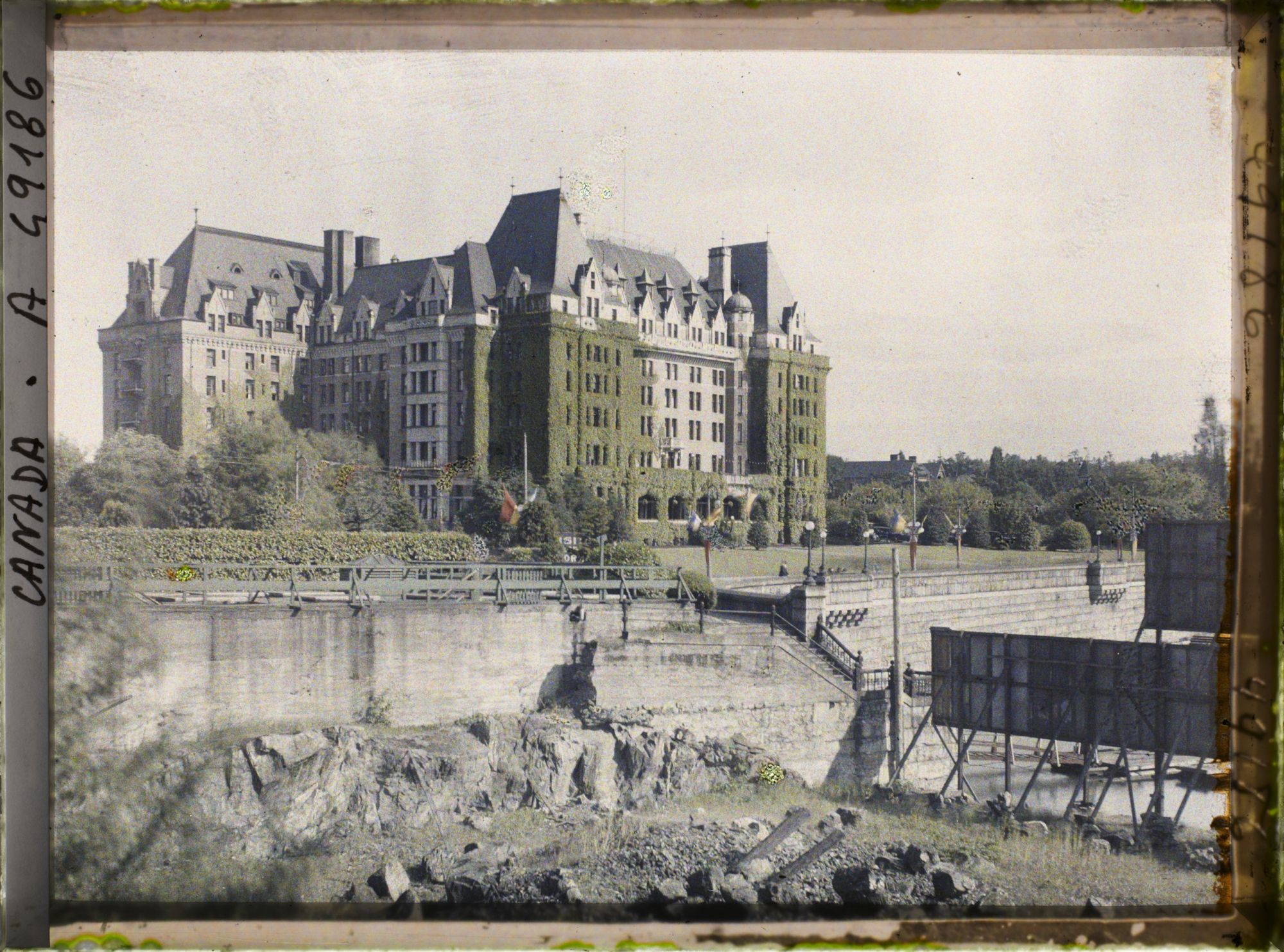 Image représentant Canada, Victoria, Autre vue vers l'Empress Hotel