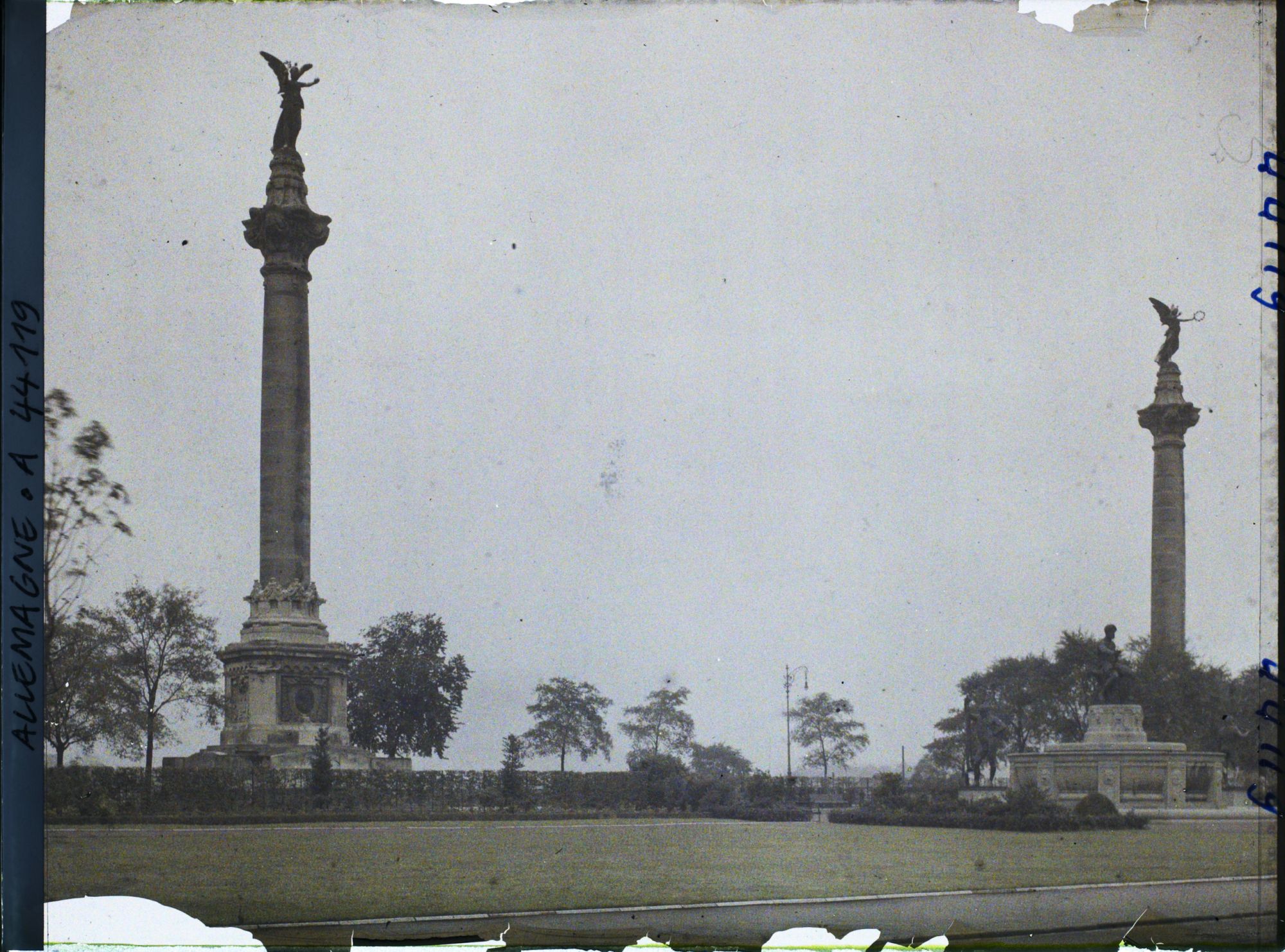 Image représentant Allemagne, Düsseldorf, Colonnes du Kaiser Wilhem Park