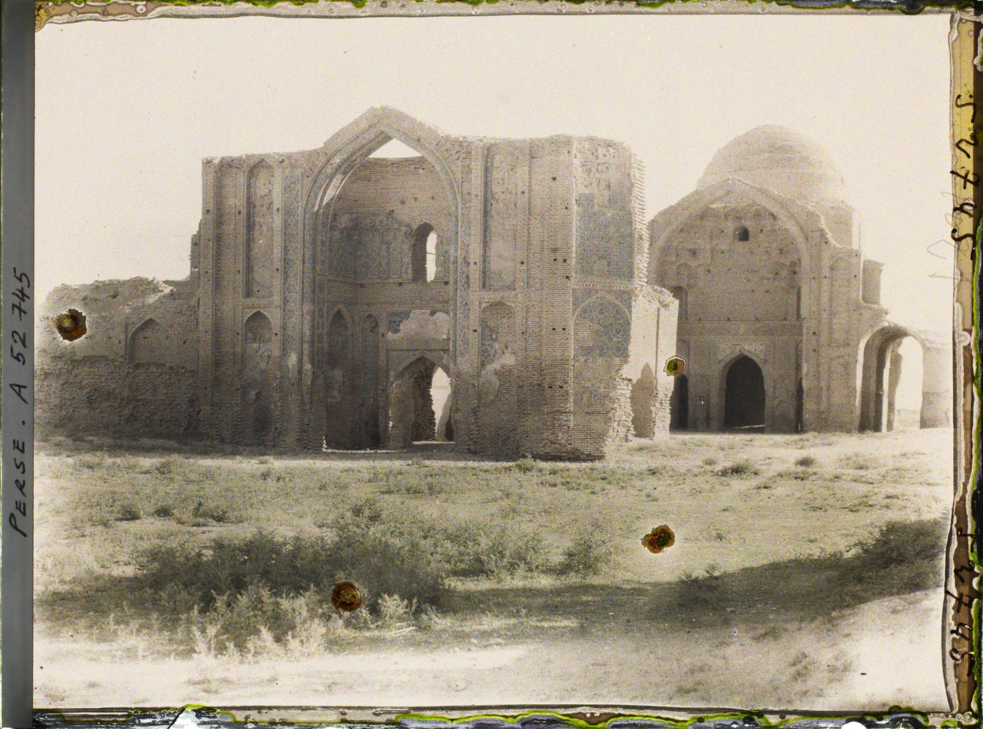 Image représentant La Masdjid-i-Djouma (Mosquée du Vendredi ou Grande mosquée, 1322)