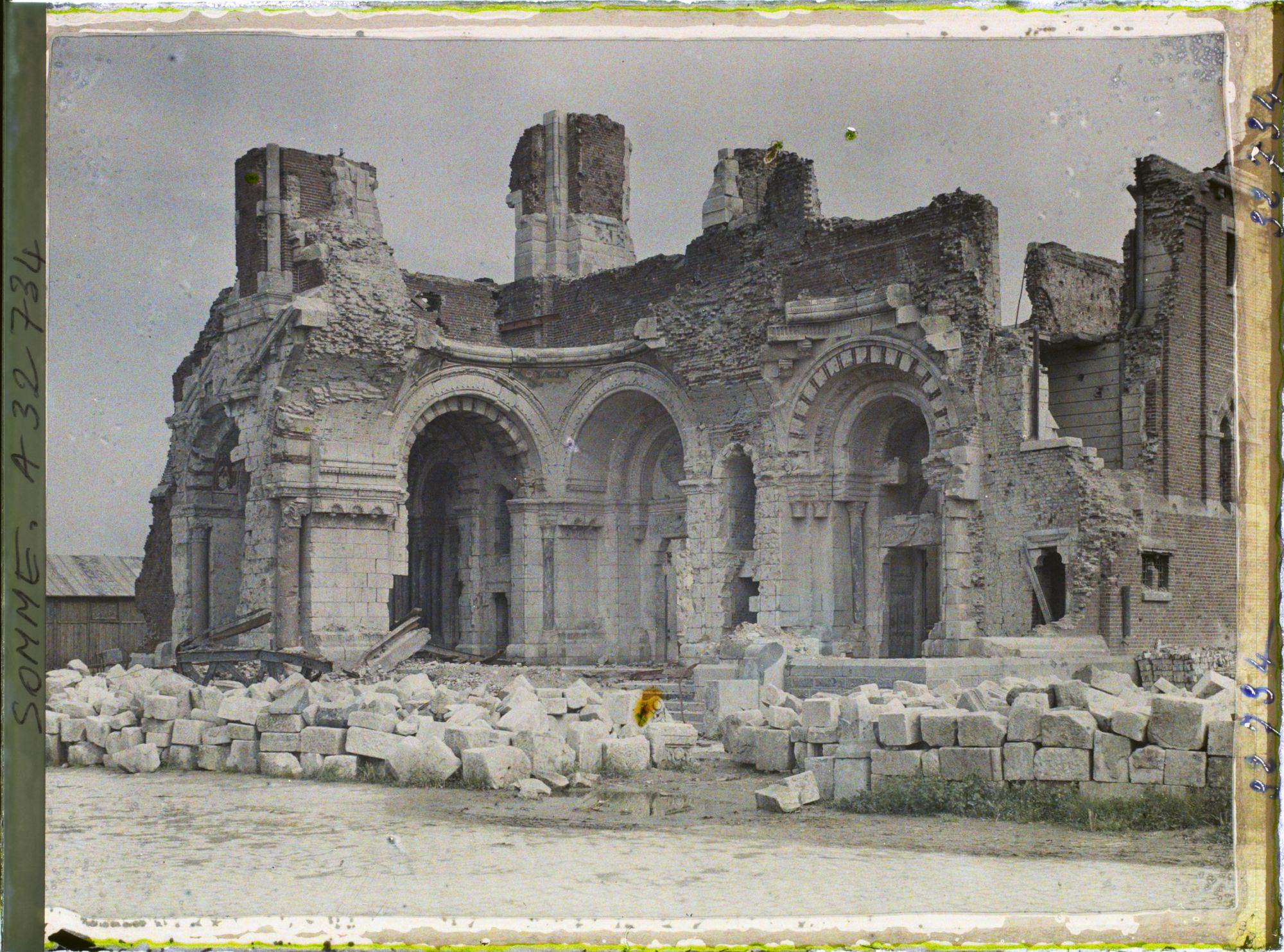 Image représentant France, Albert, Façade de la Basilique