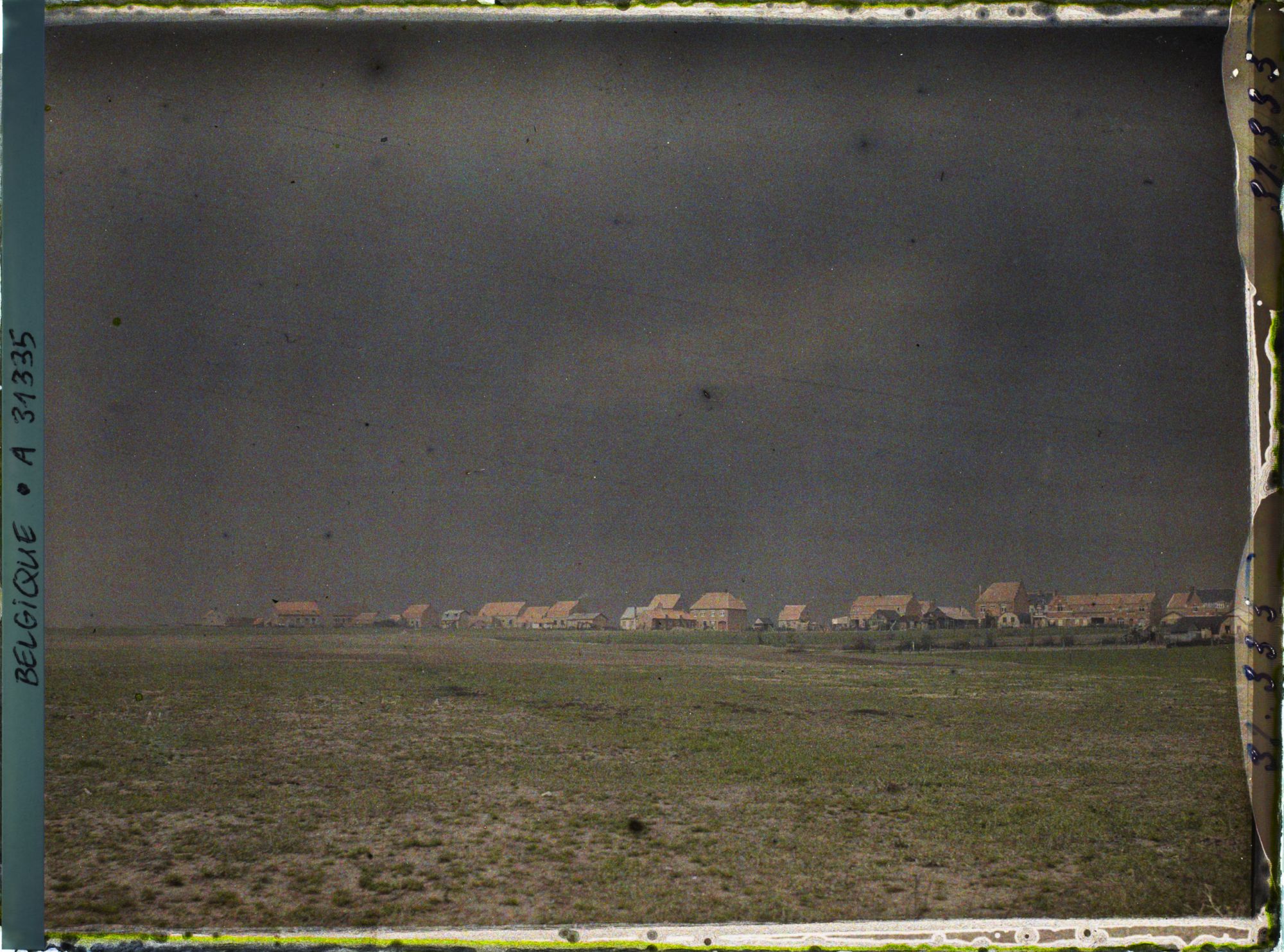 Image représentant Belgique, Passendacle, Orage sur le Village