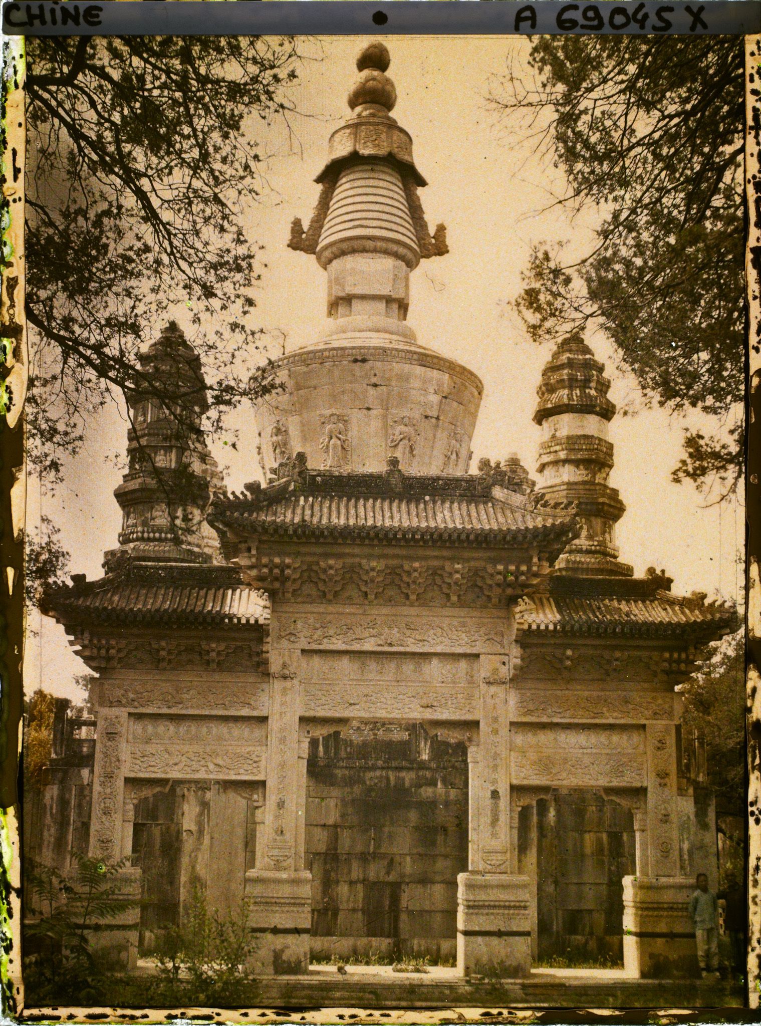 Image représentant Xihuangsi (" temple Jaune de l'Ouest "), axe ouest, sur la cour de la pagode