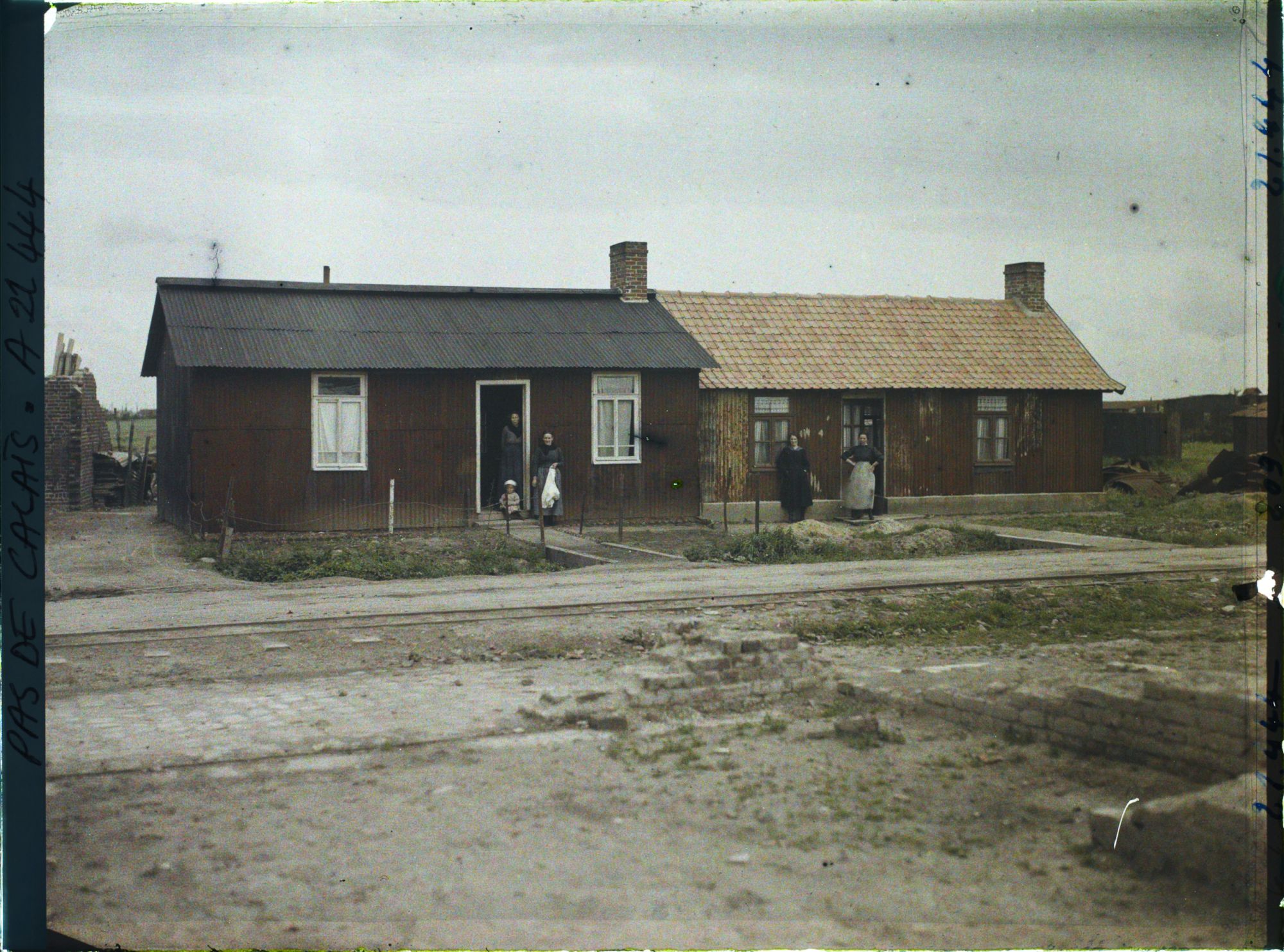 Image représentant France, Cuinchy, Petites Maisons en tôle et briques