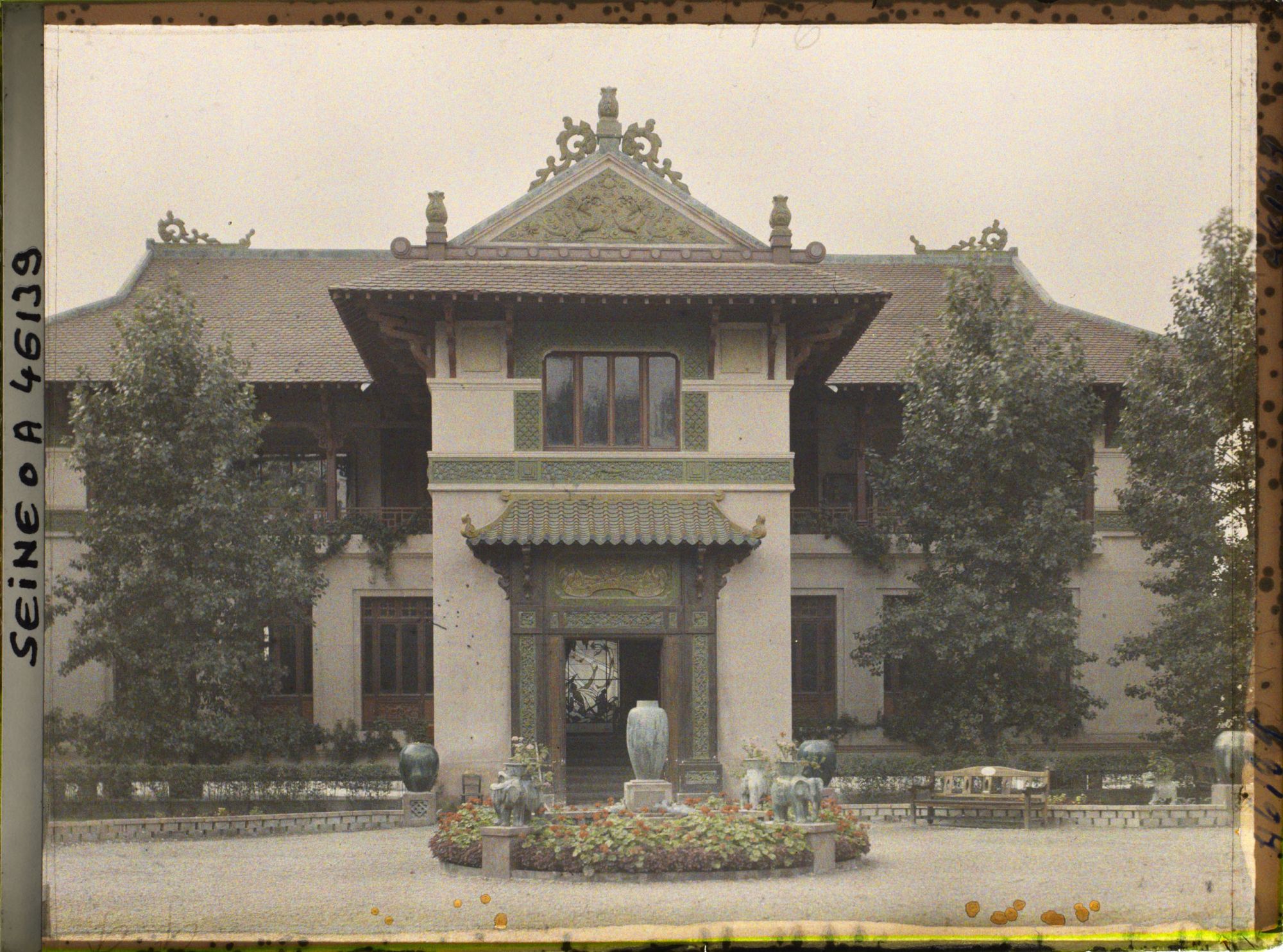 Image représentant L'Exposition des arts décoratifs, Pavillon de l'art colonial français, l'Indochine, entre cours le Albert 1er et les berges de Seine