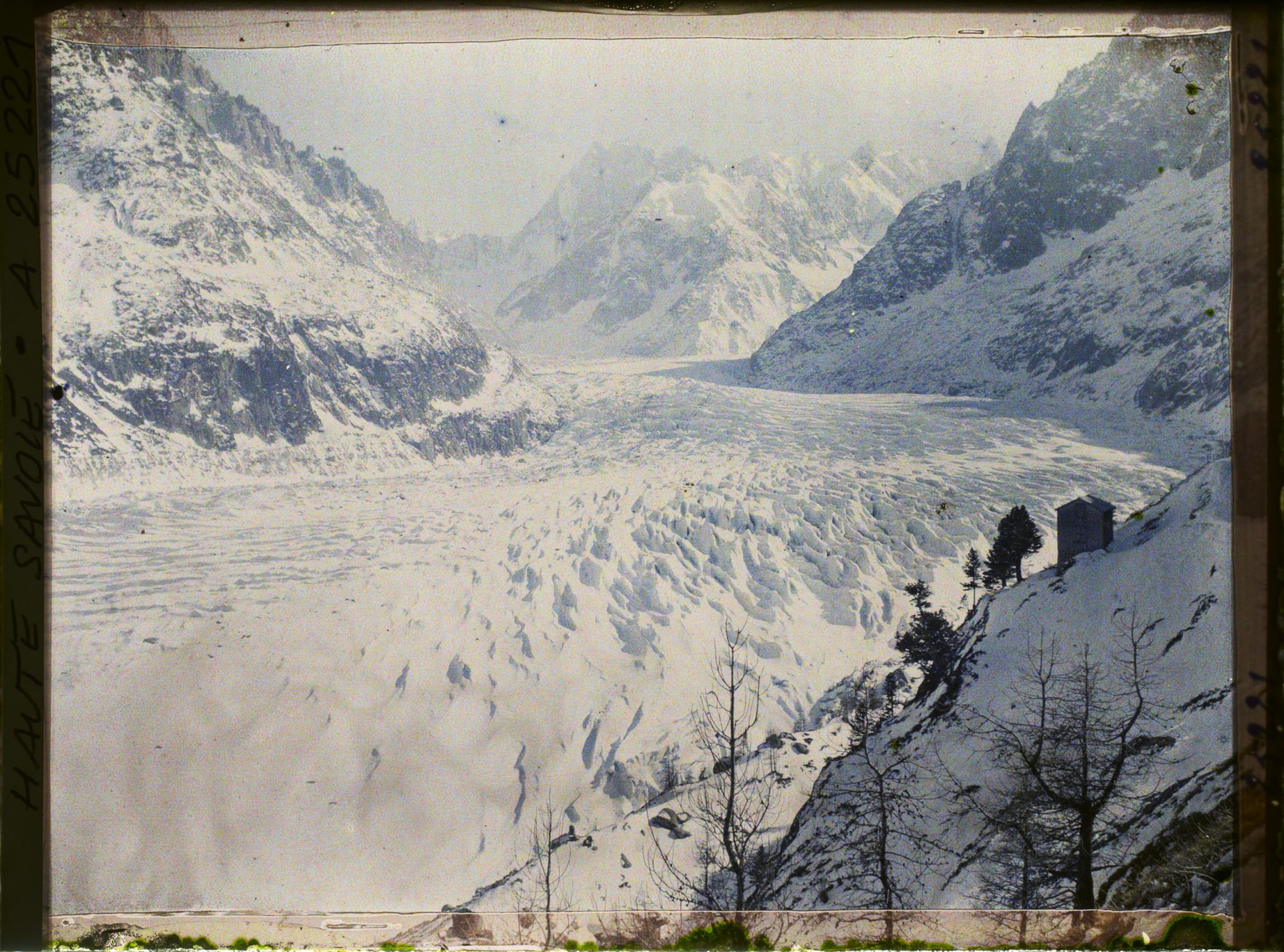 Image représentant France Les Alpes, La mer de Glace,  Vue d'ensemble des Gdes Jorasses, des Ptes Jorasses, l'Aige du Taeul, le Mt Malet, la Dent du Géant